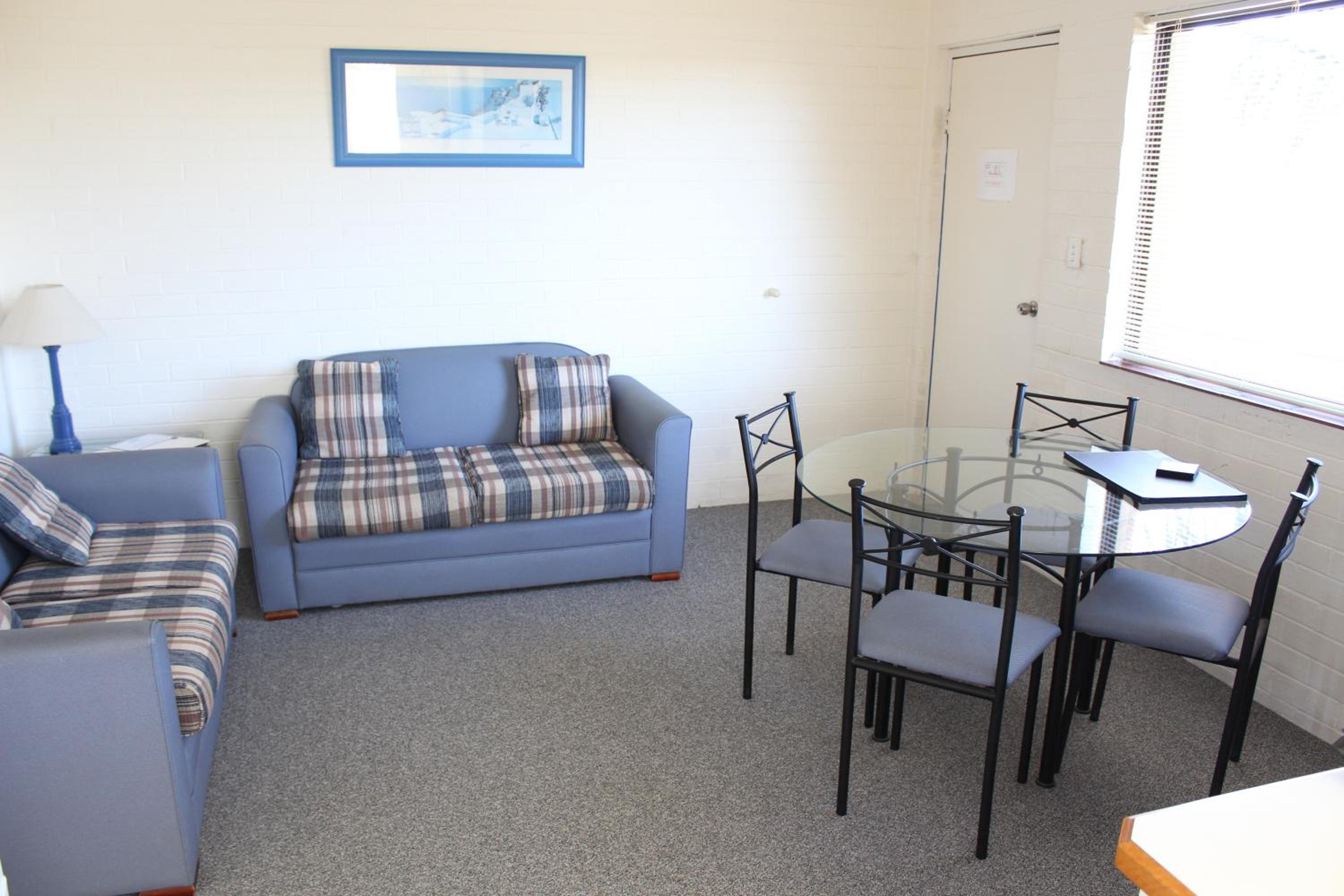 Three-Bedroom Apartment photo 2