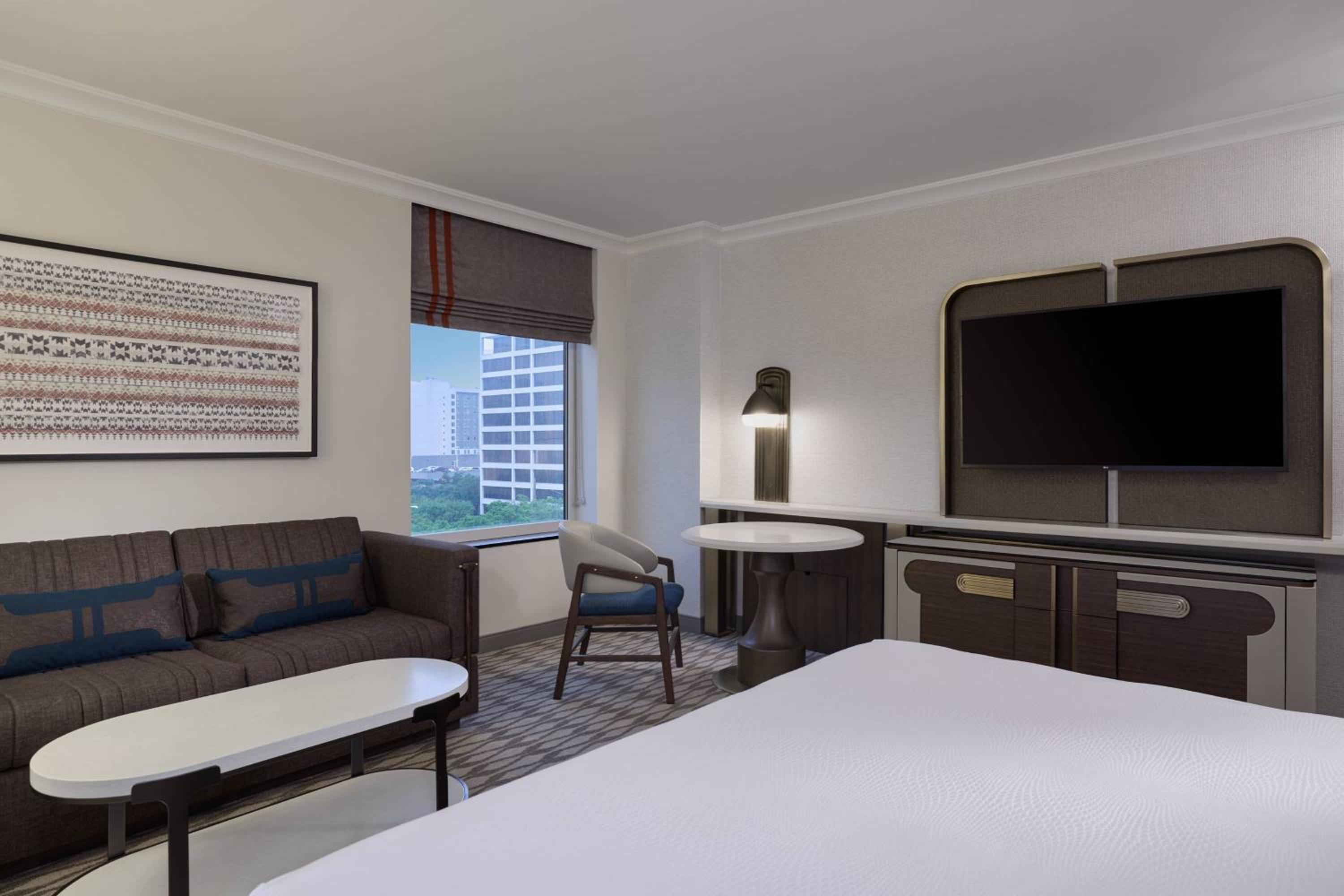 Guest room, 1 King, Corner room - Photo 2