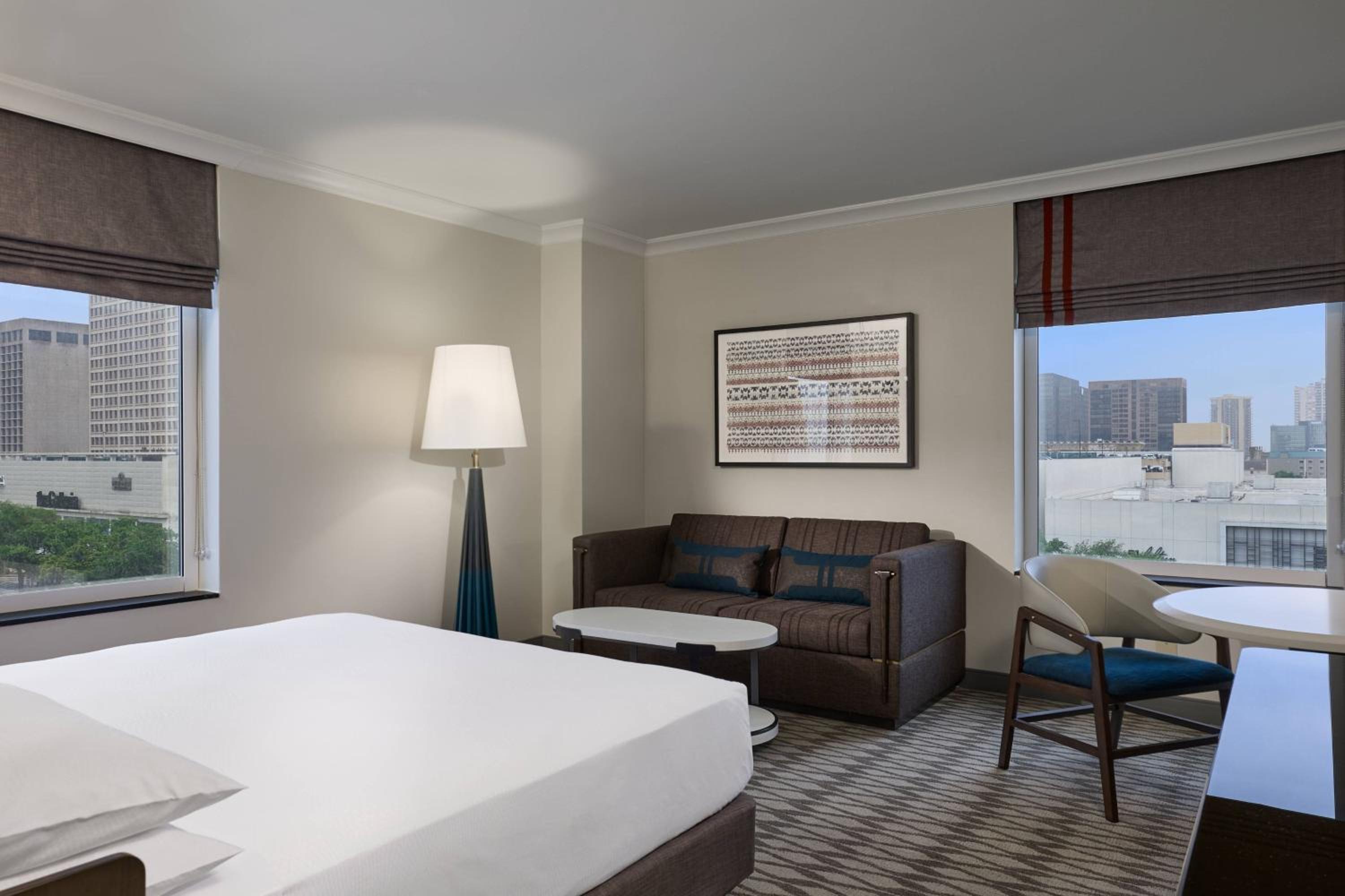 Guest room, 1 King, Corner room - Photo 3