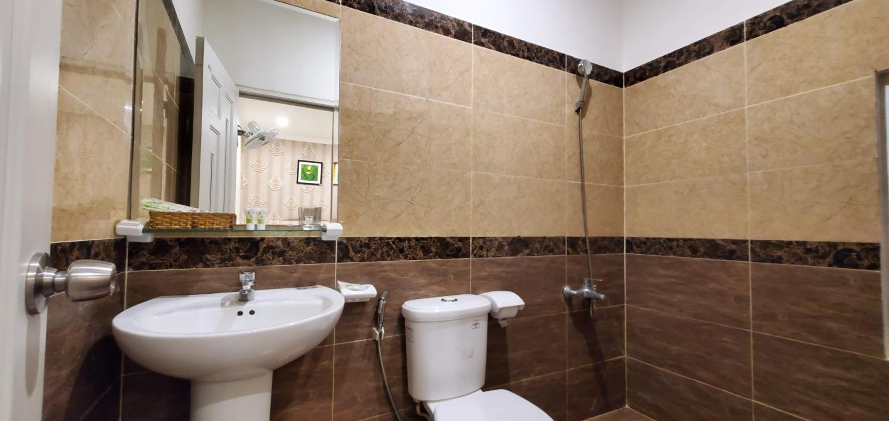 Standard Queen Room - Photo 5