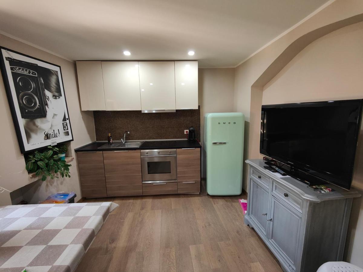 One-Bedroom Apartment - Photo 9
