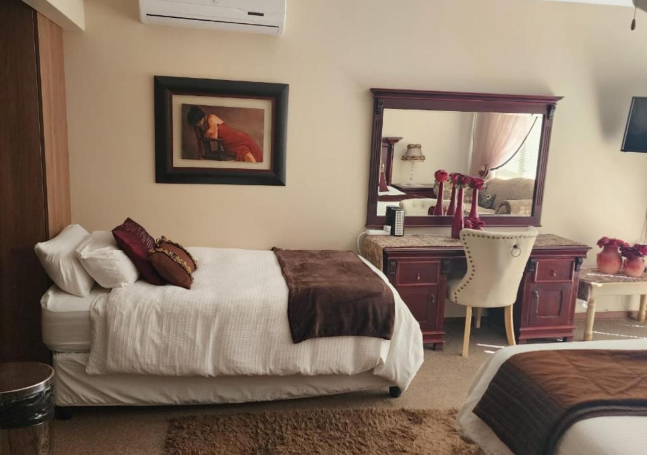 Standard Family Room - Photo 10