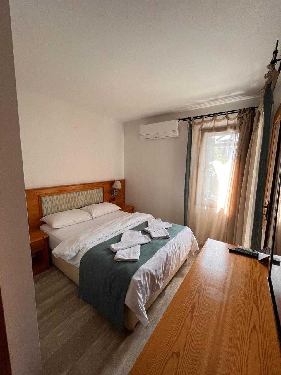 Double Room with Pool View - Photo 1