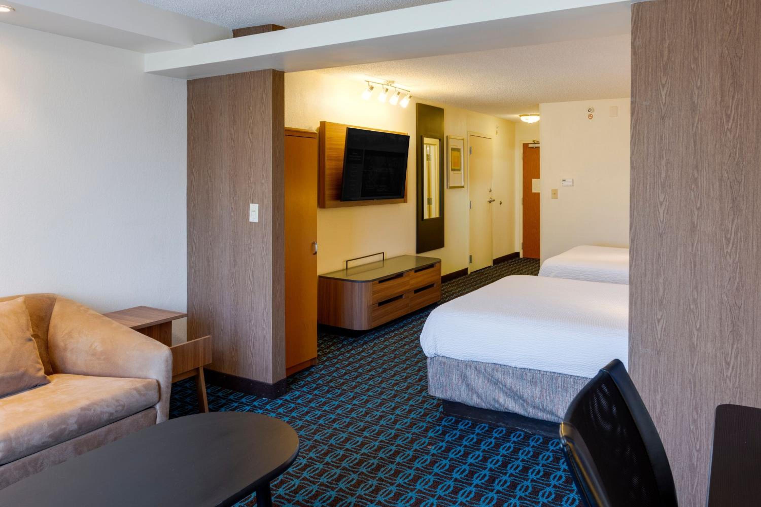 Queen Suite with Two Queen Beds and Sofa Bed - Photo 1