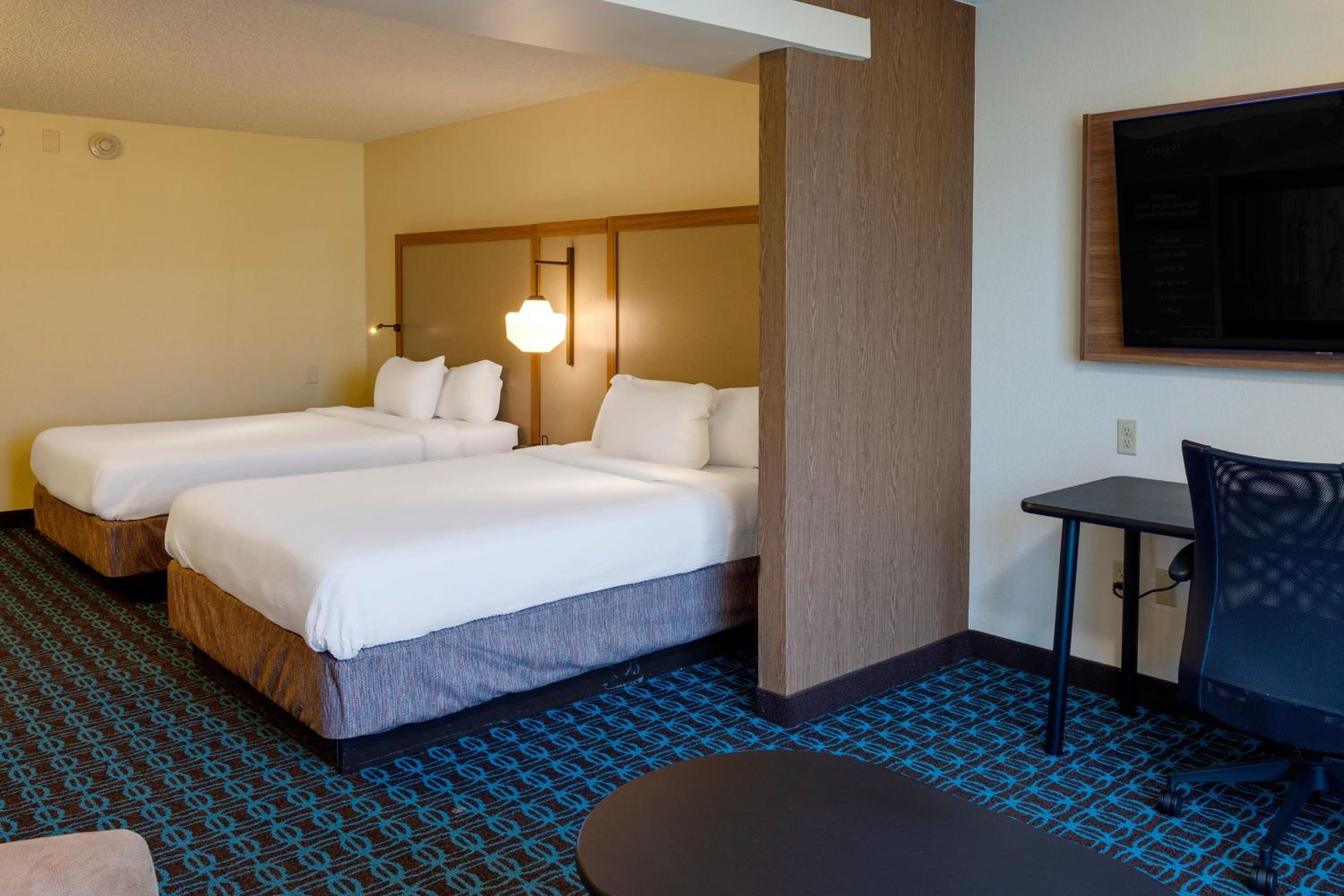 Queen Suite with Two Queen Beds and Sofa Bed - Photo 3