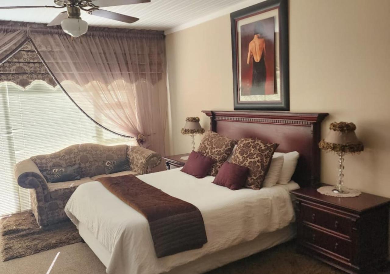 Standard Family Room - Photo 12