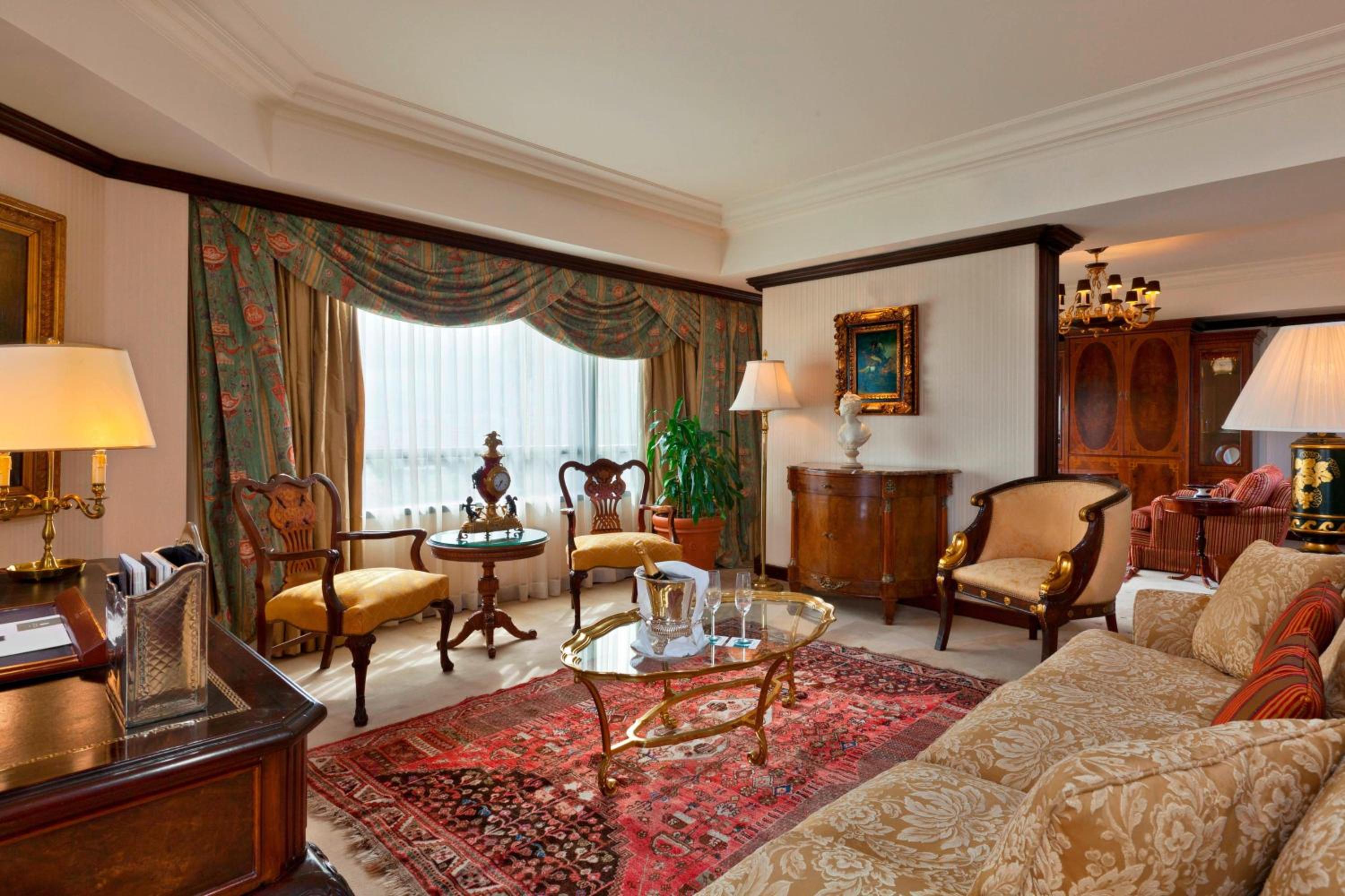 One-Bedroom Governor Suite with Terrace