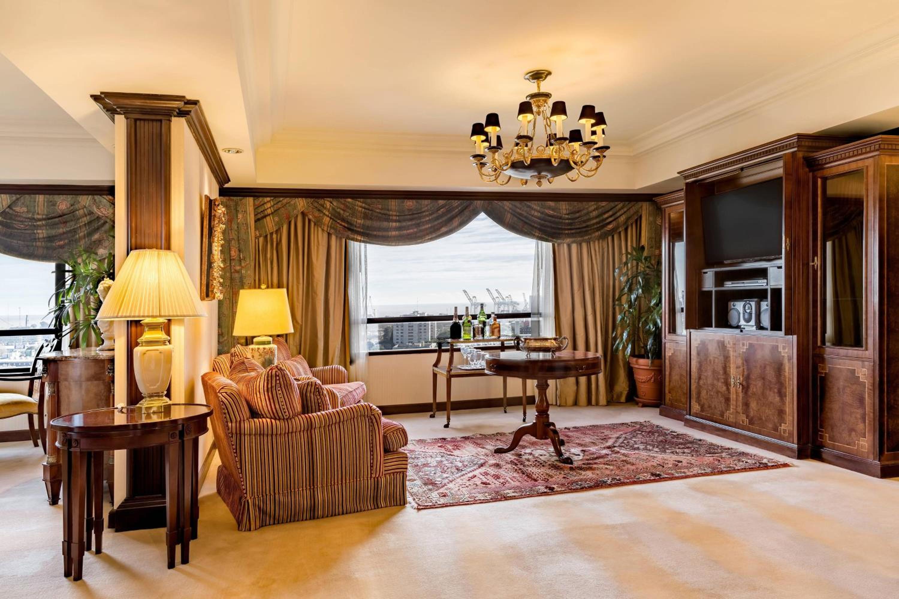 One-Bedroom Governor Suite with Terrace