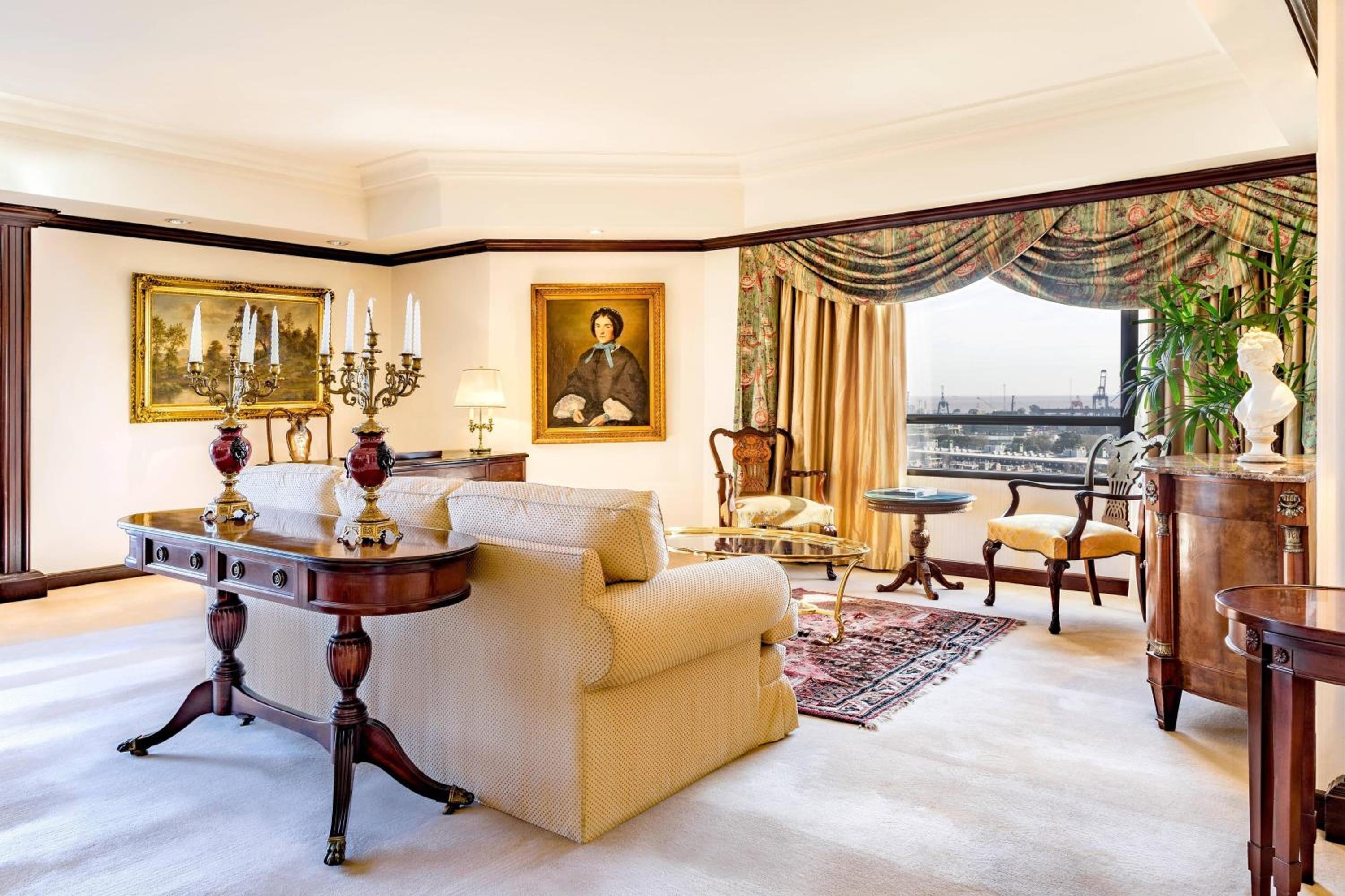 One-Bedroom Governor Suite with Terrace thumbnail 6