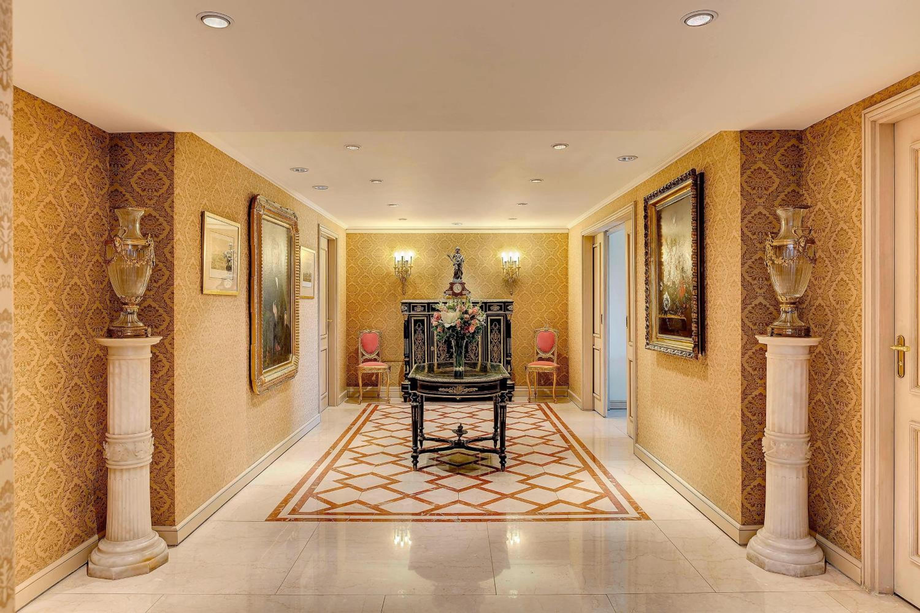Four-Bedroom Presidential Suite with City view - Top Floor thumbnail 5