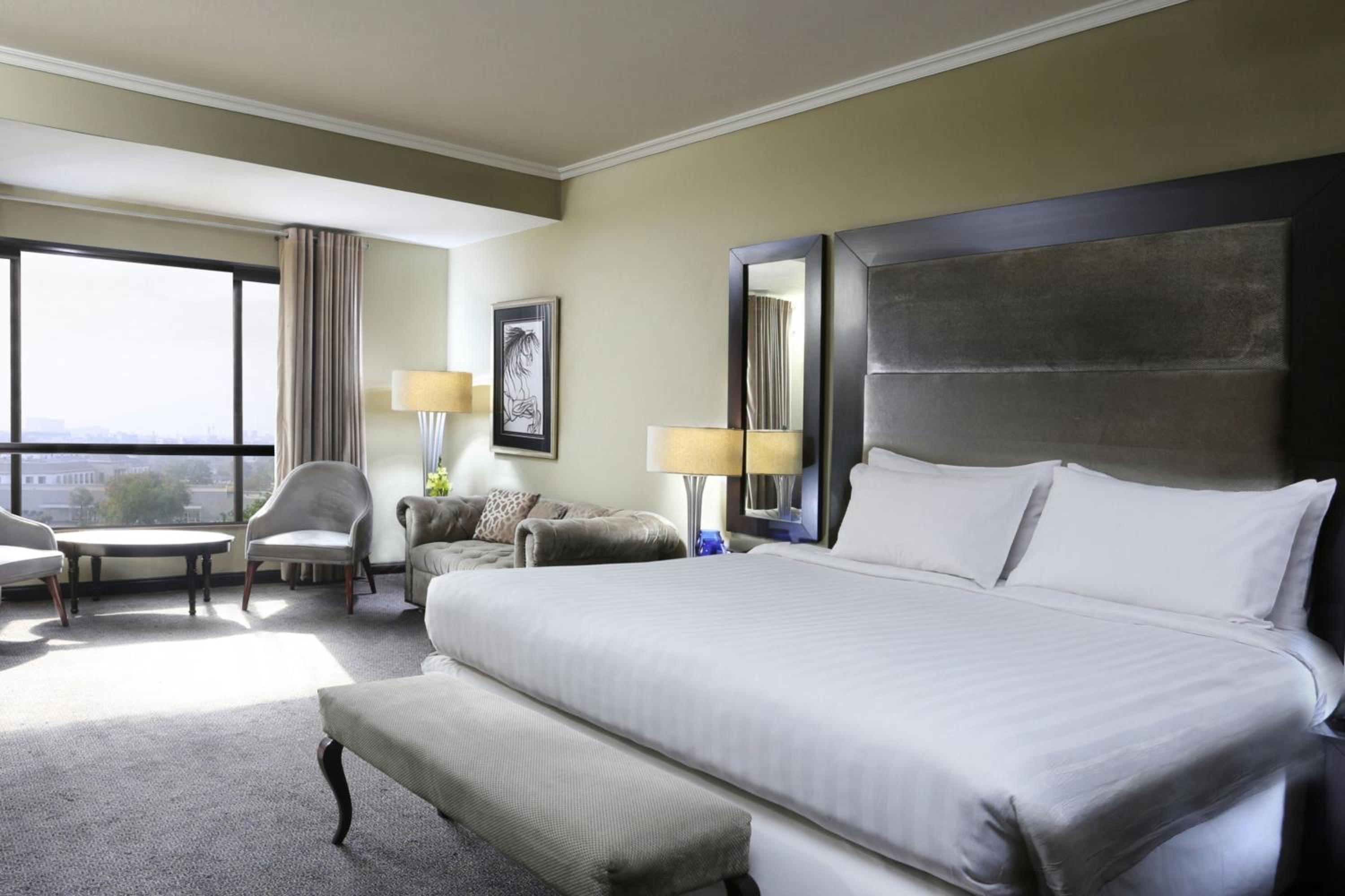 Classic 2 Twin Beds Guestroom, City View
