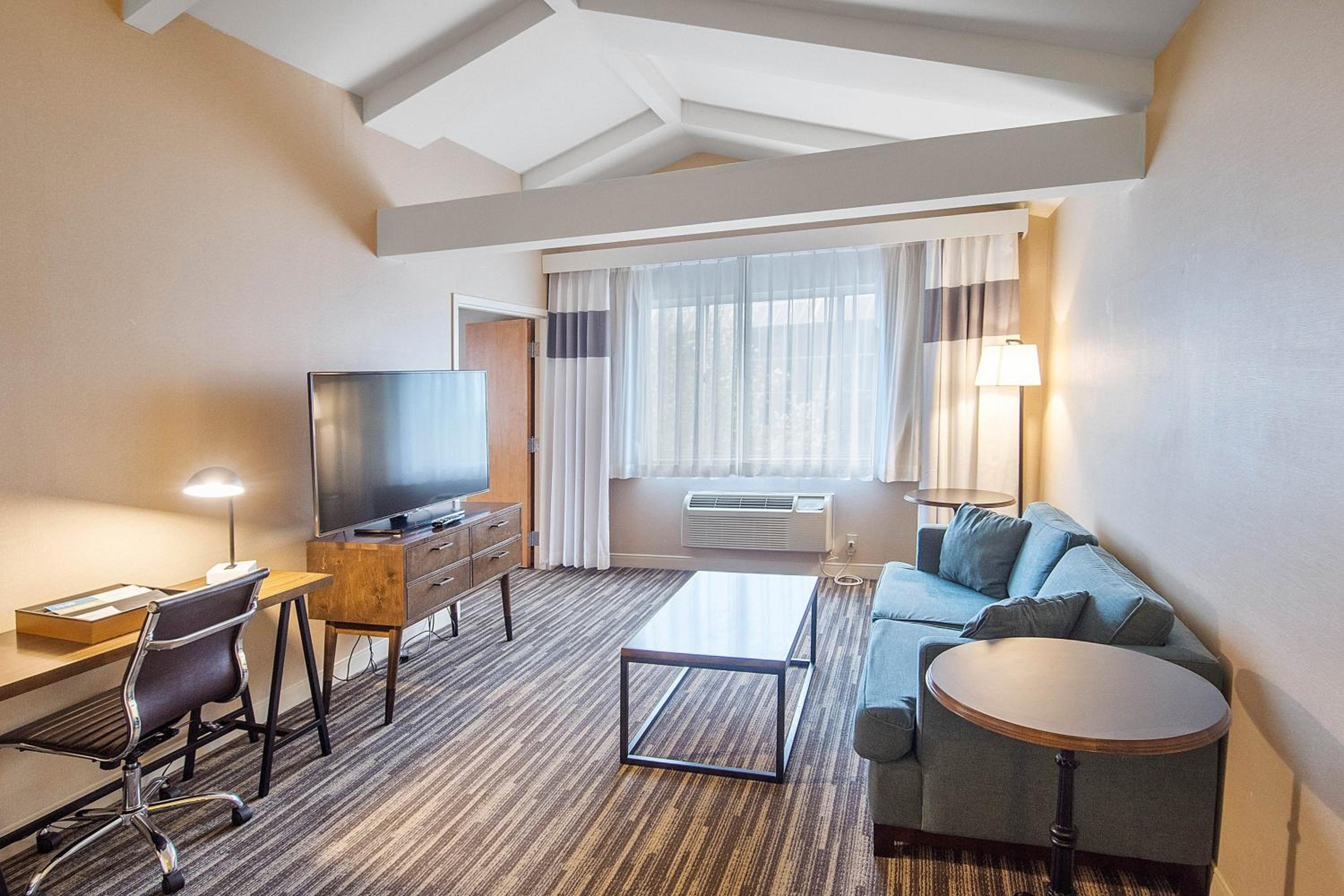 King Suite - Photo 3