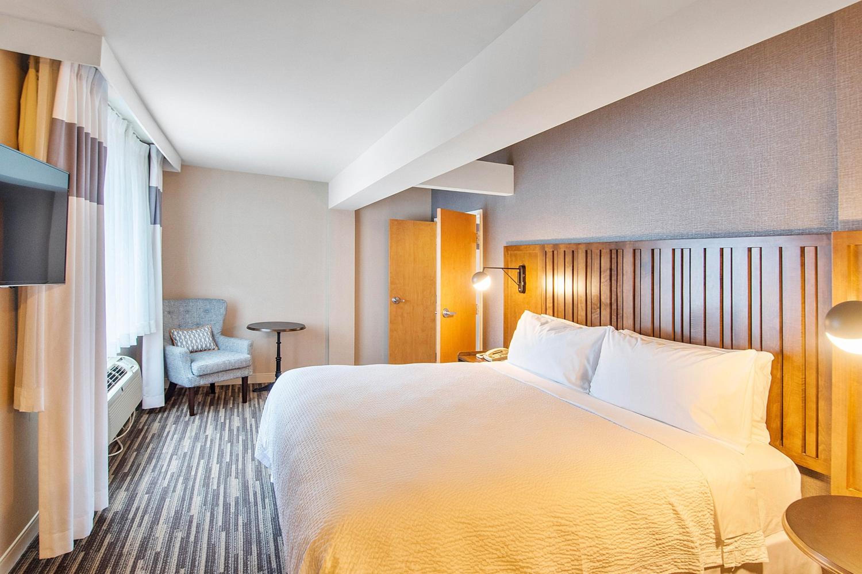 King Suite - Photo 1