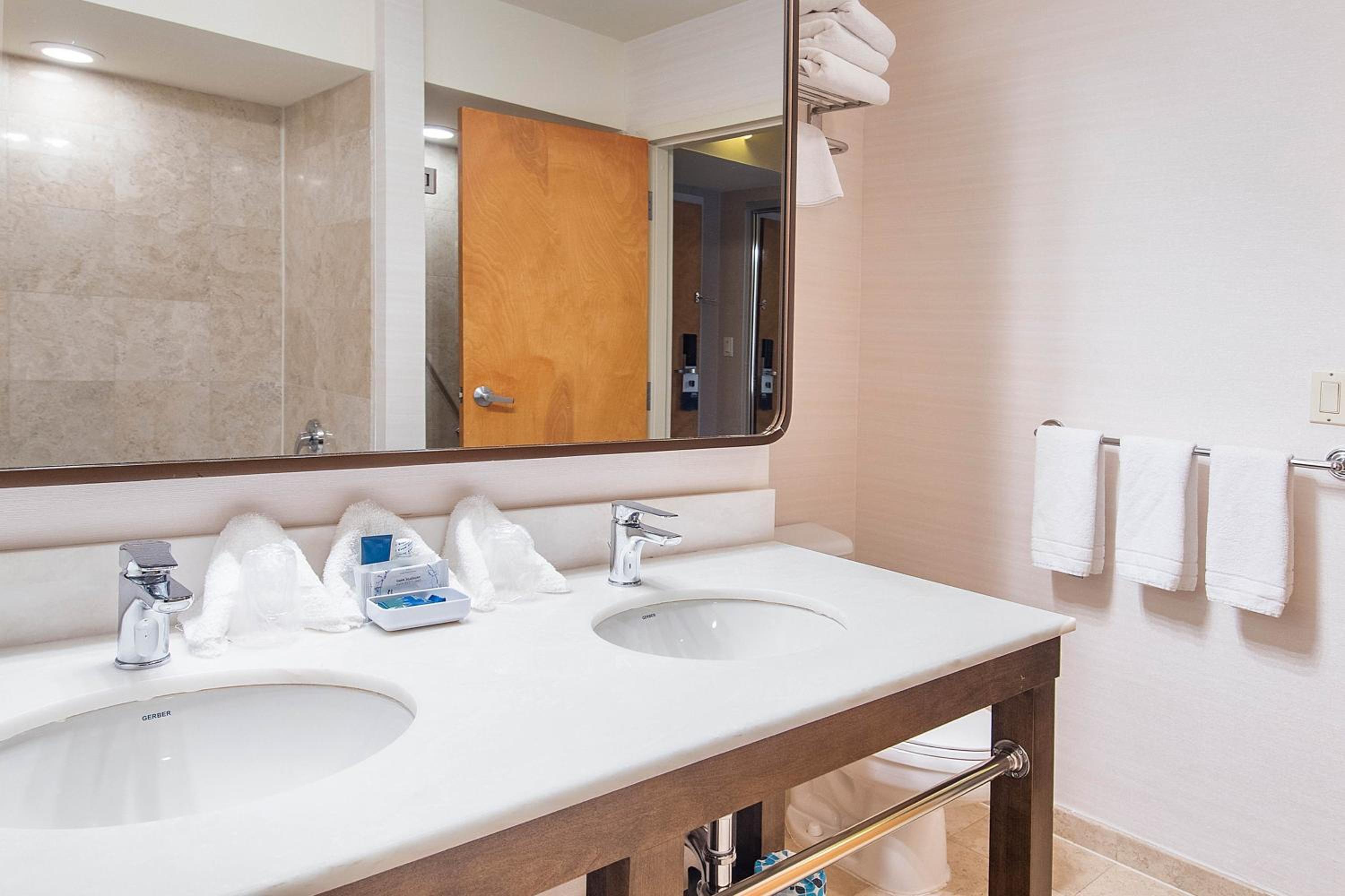 King Suite - Photo 2