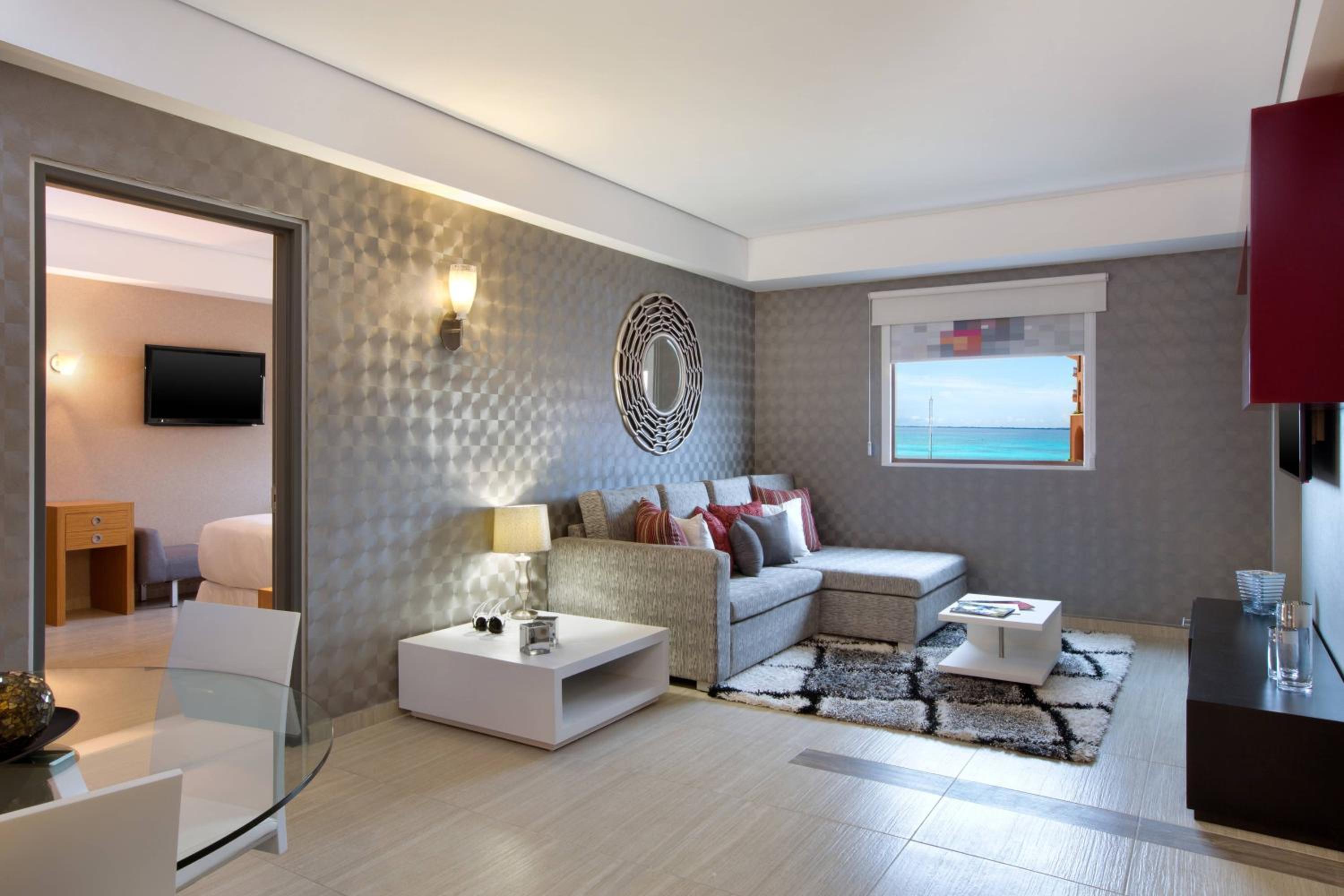 Jr Suite Lagoon view, 1 King+ Complimentary open bar photo 3