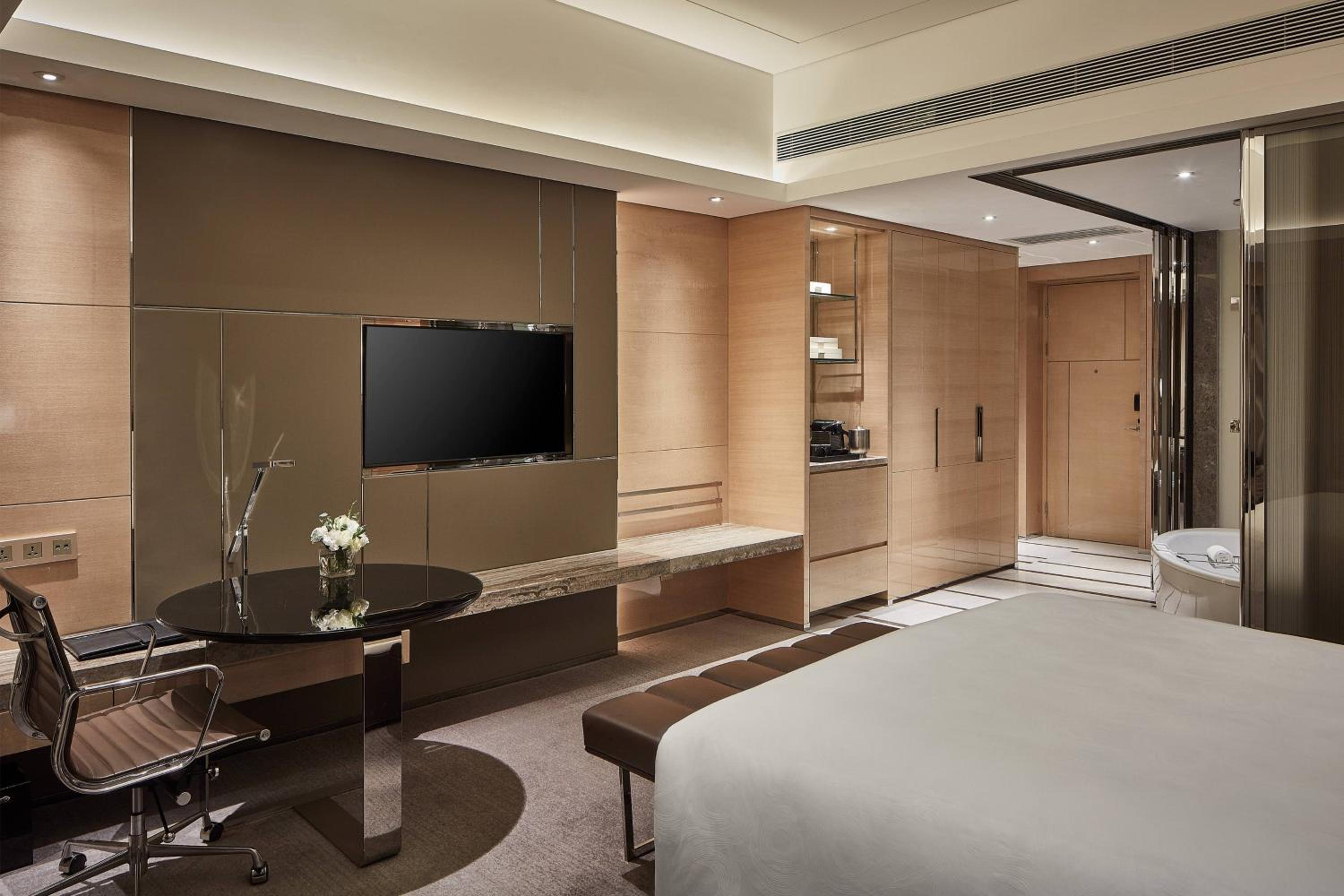 Grand Deluxe, Guest room, 1 King