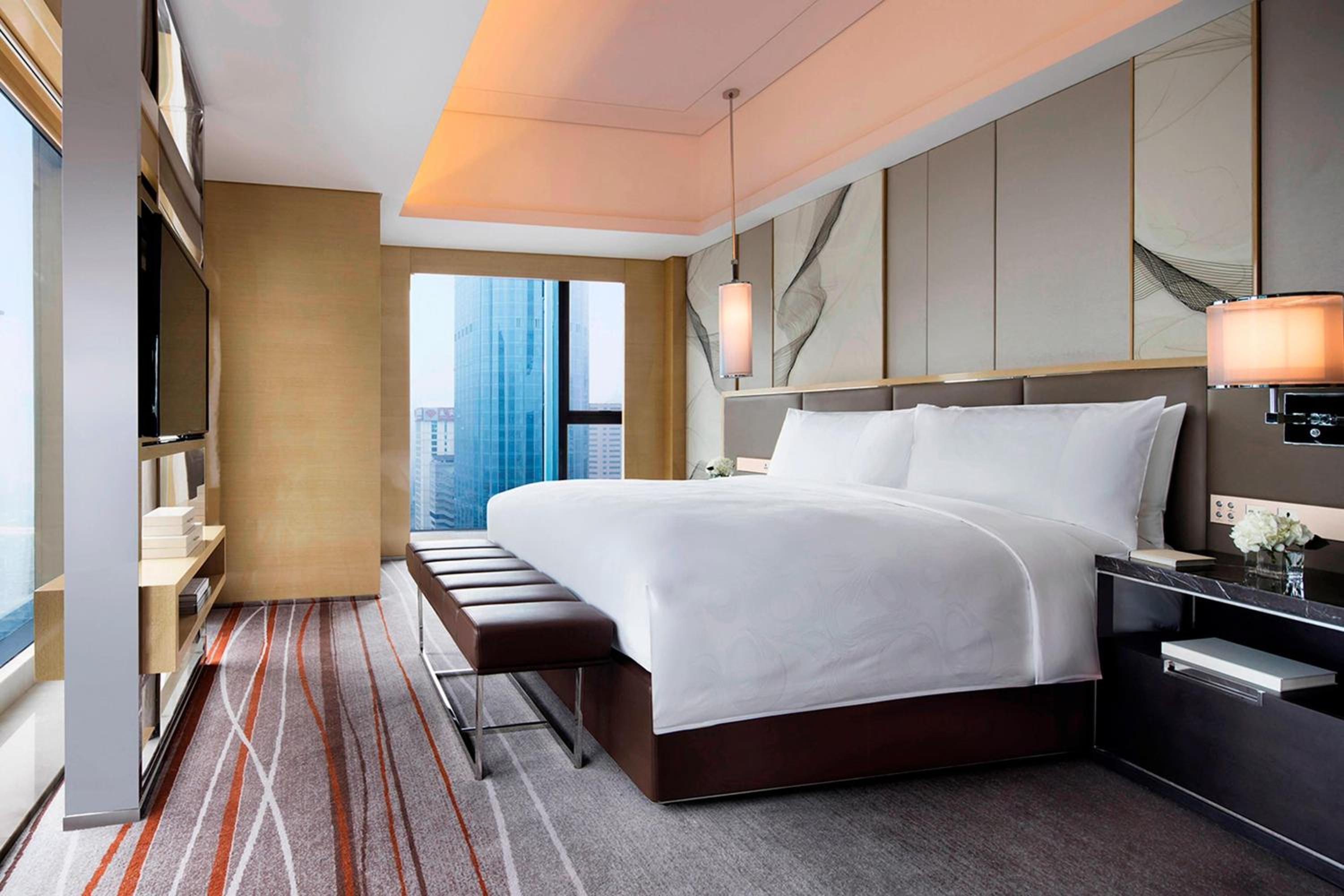 Executive One-Bedroom Suite with City View photo 2