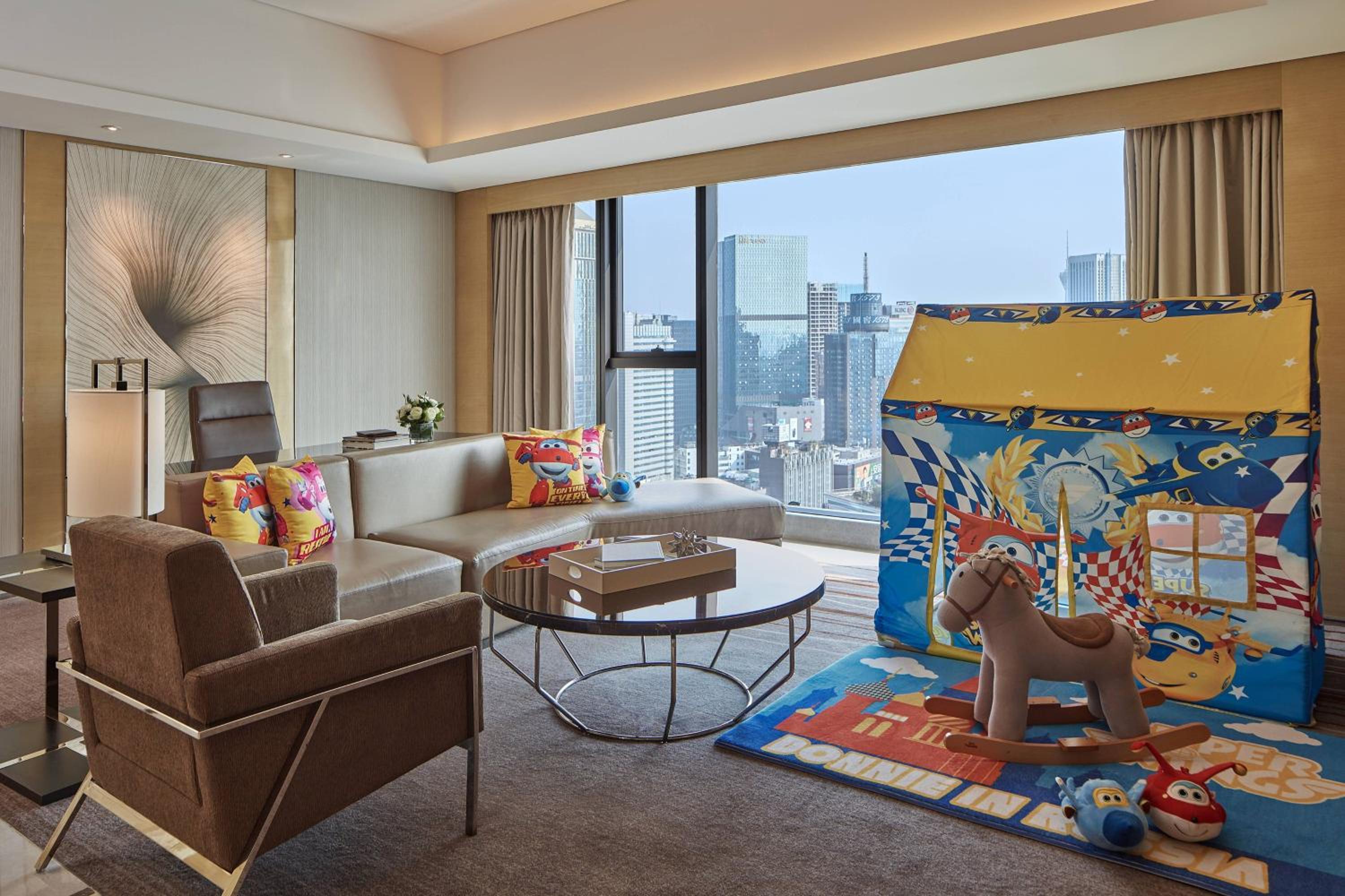 Executive One-Bedroom Suite with City View photo 3