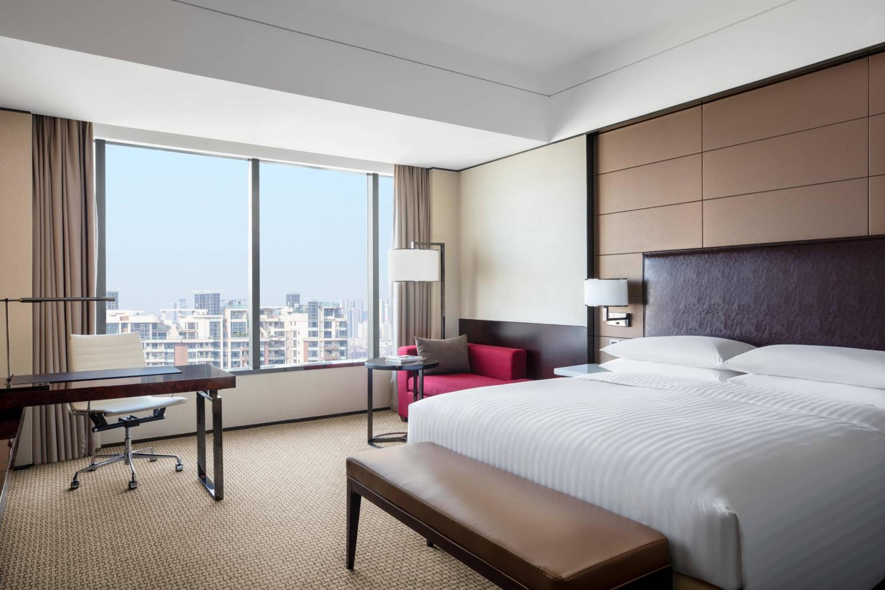 Executive City View, Executive level, Guest room, 1 King