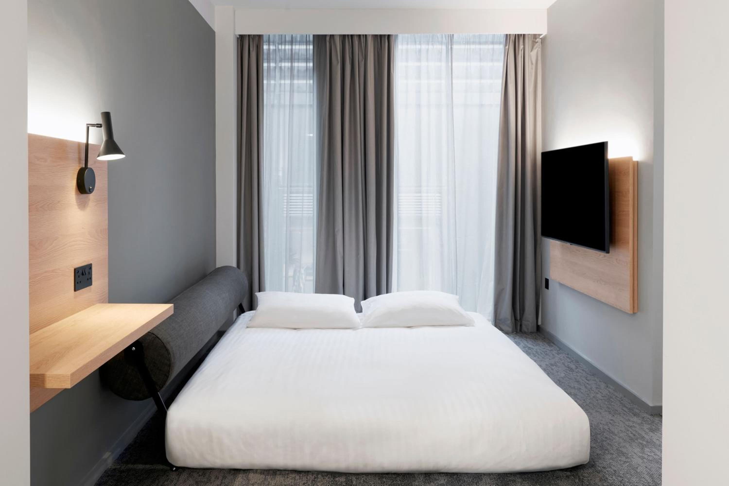 Moxy Sleeper Family, Guest room, 1 King - Photo 2