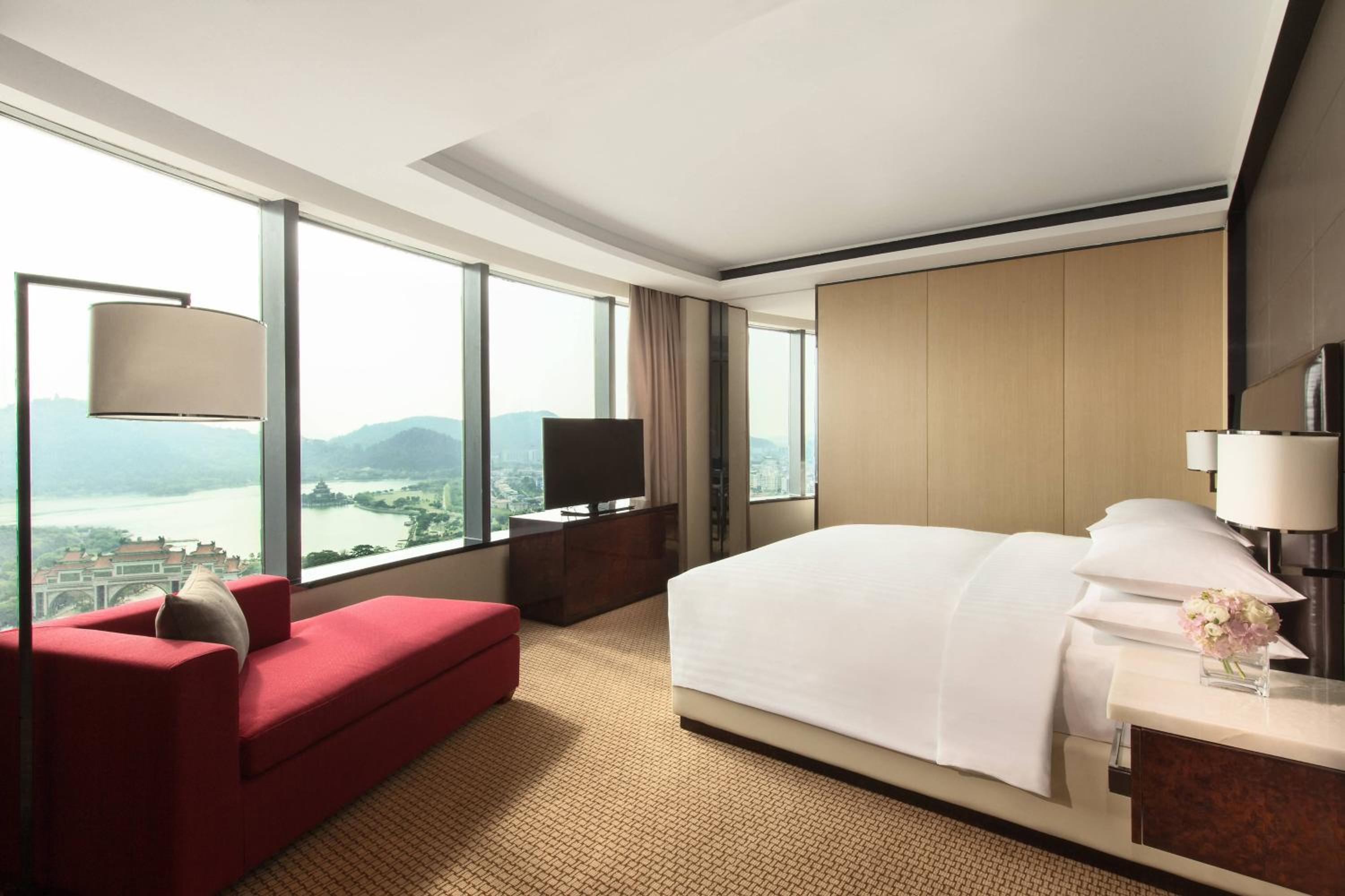Executive lounge access, 1 Bedroom Executive Suite, 1 King