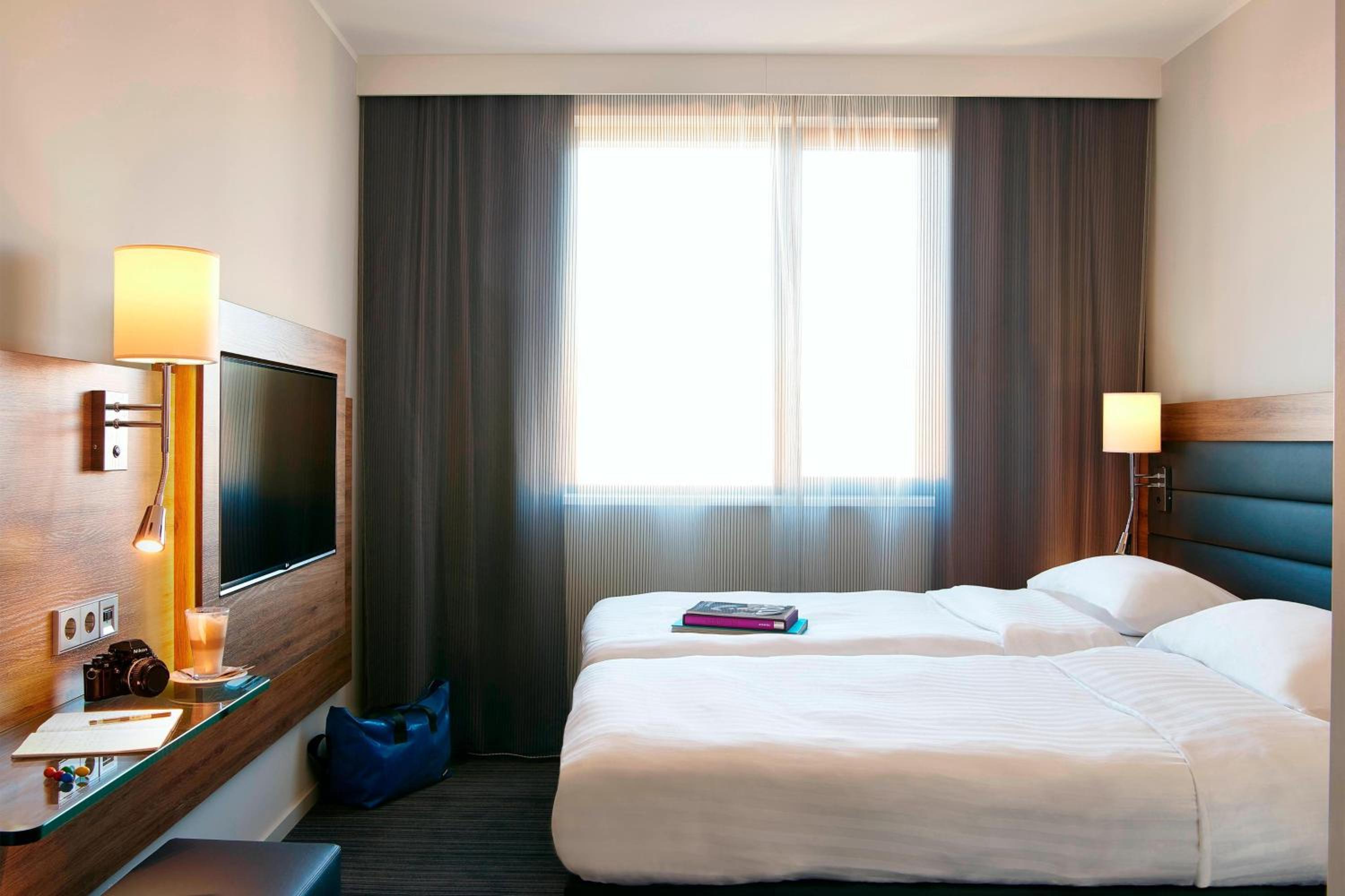 Moxy Twin Room thumbnail 5