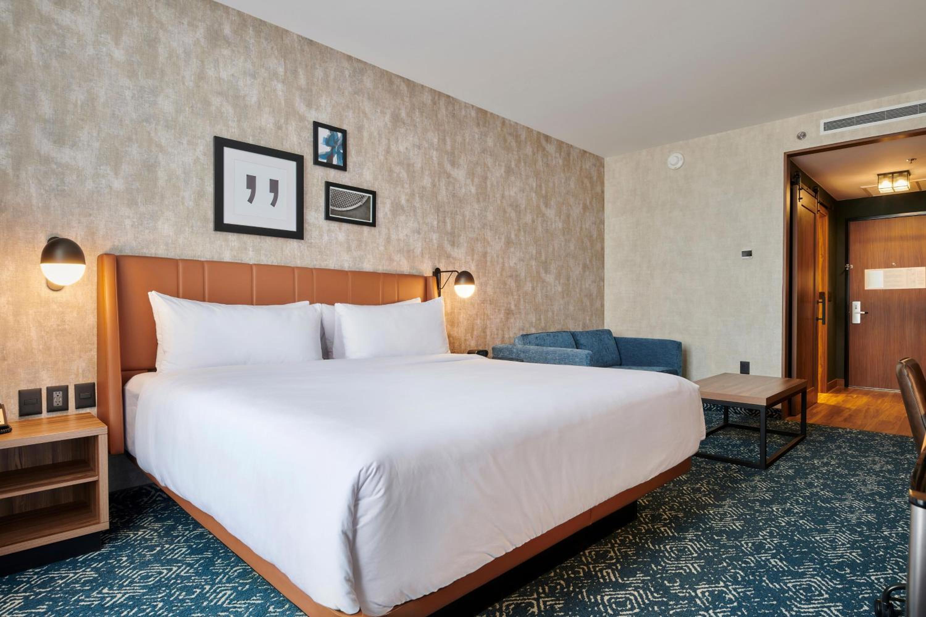 Deluxe King Room with Sofa Bed - Photo 1