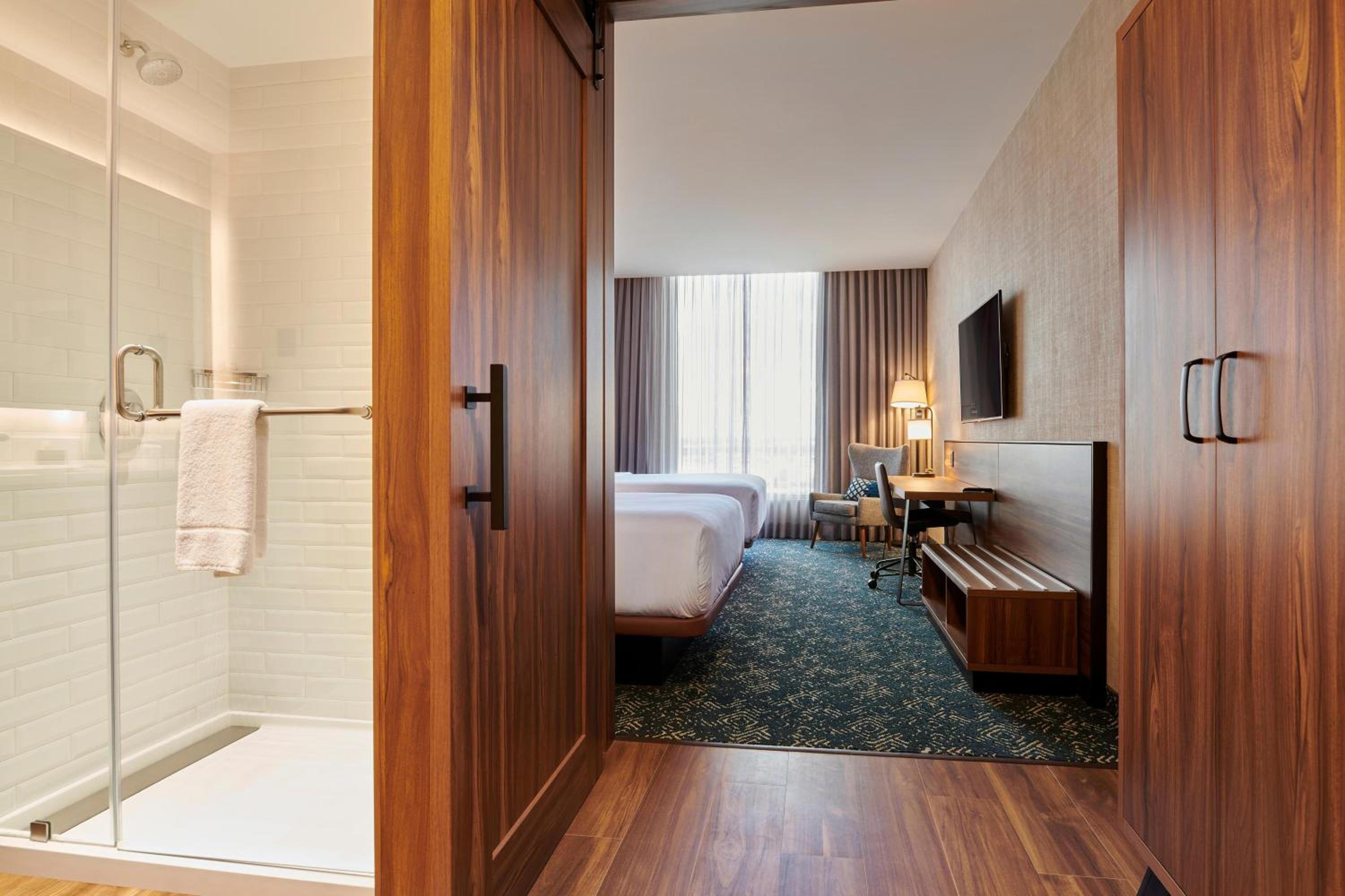 Traditional Guest room with 2 Queen Bed - Photo 4