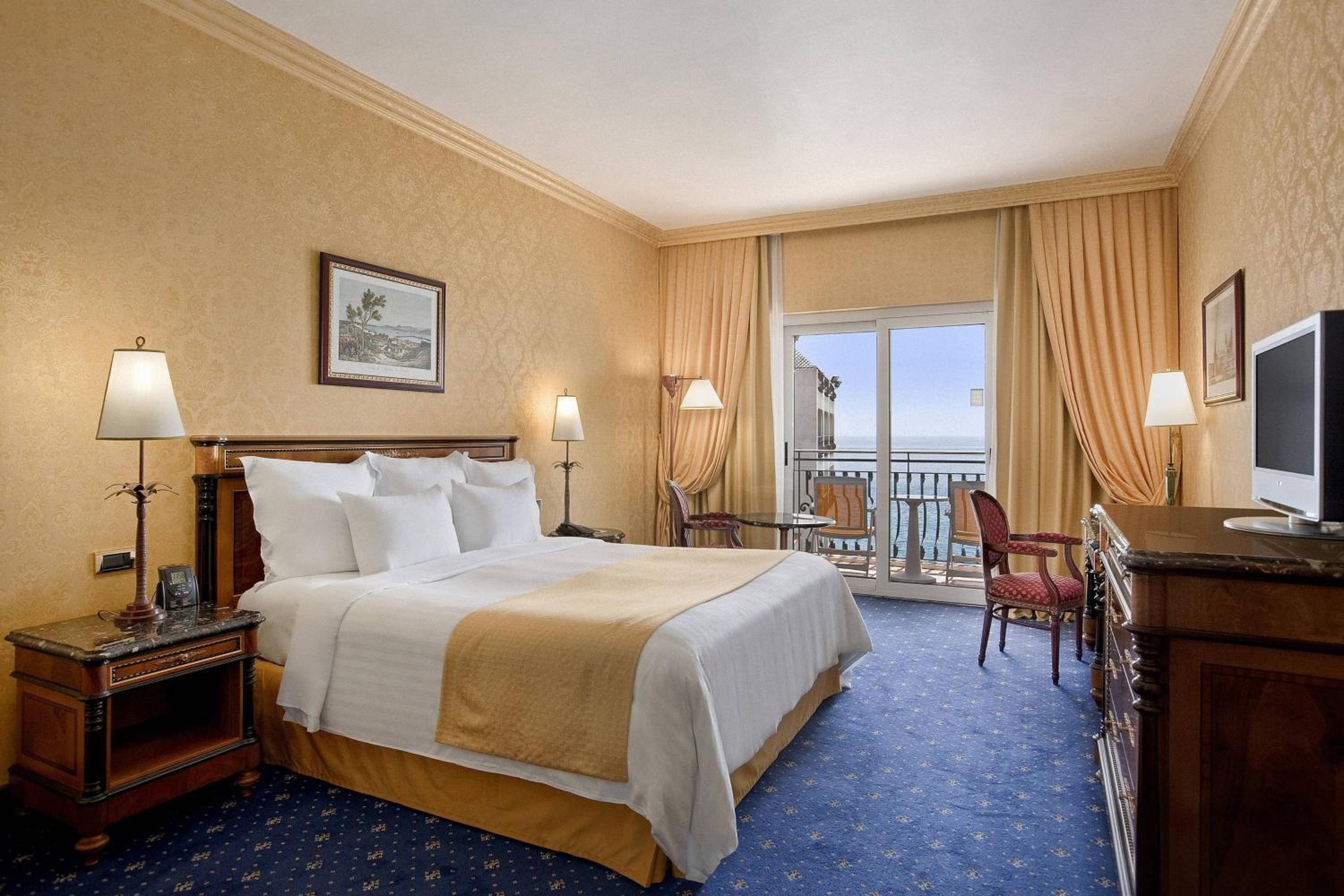 Deluxe King Room with Sea View - Top Floor - Photo 2