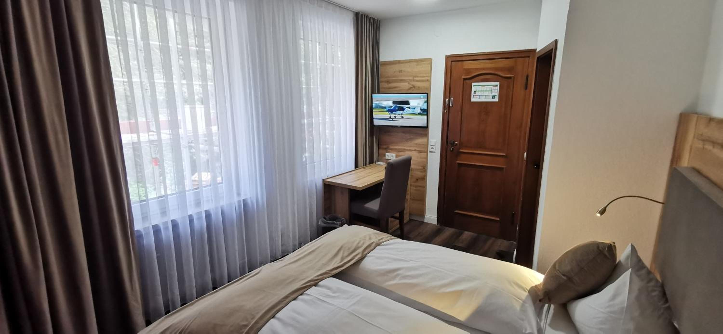 Economy Double Room - Photo 4