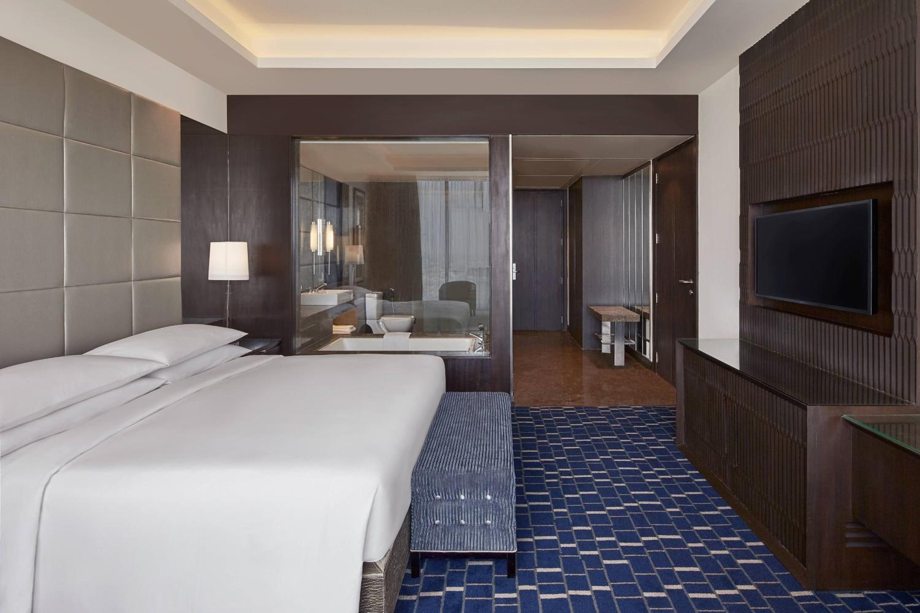 Executive King Room with Lounge Access