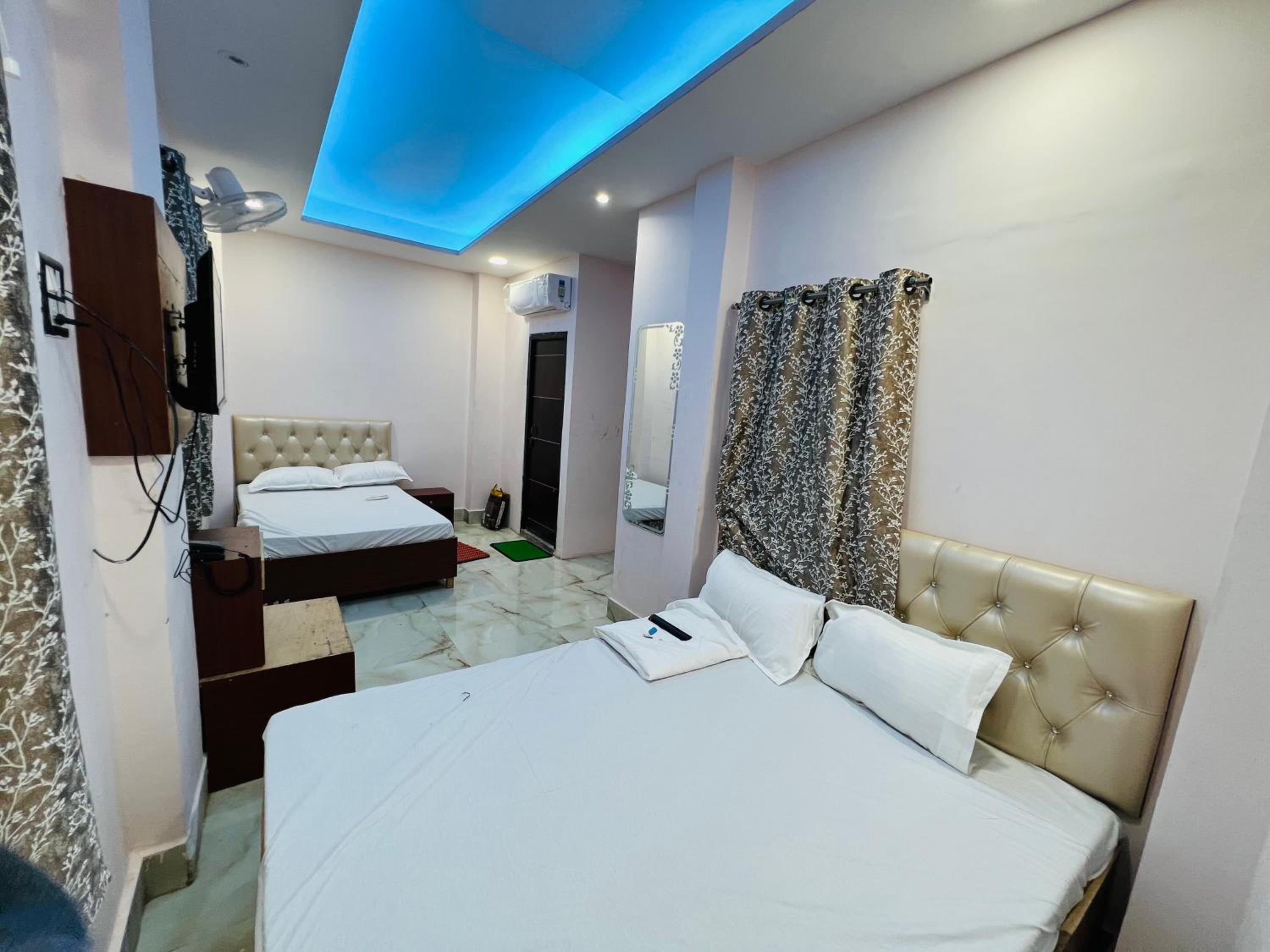 Family Room with Private Bathroom photo 2