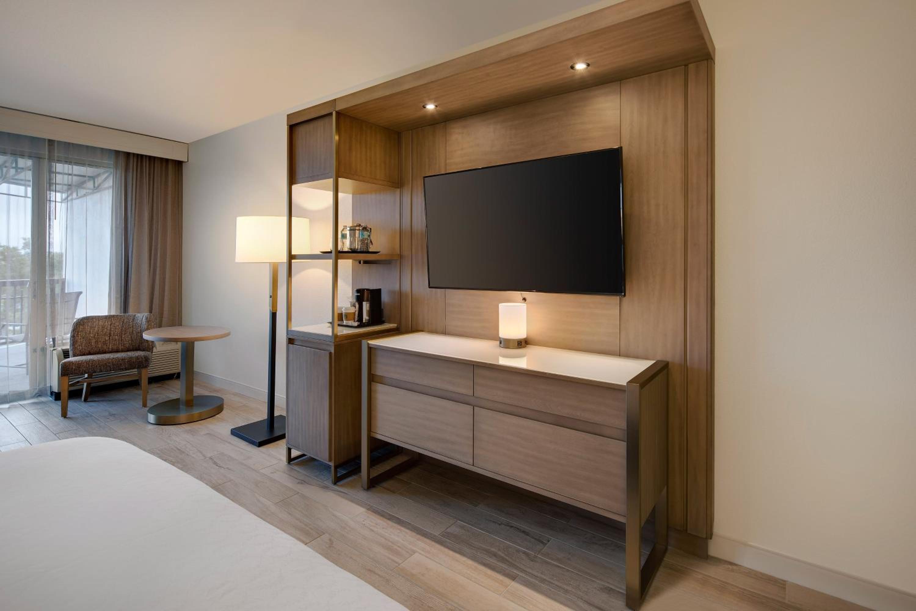 Traditional King Room - Hearing Accessible