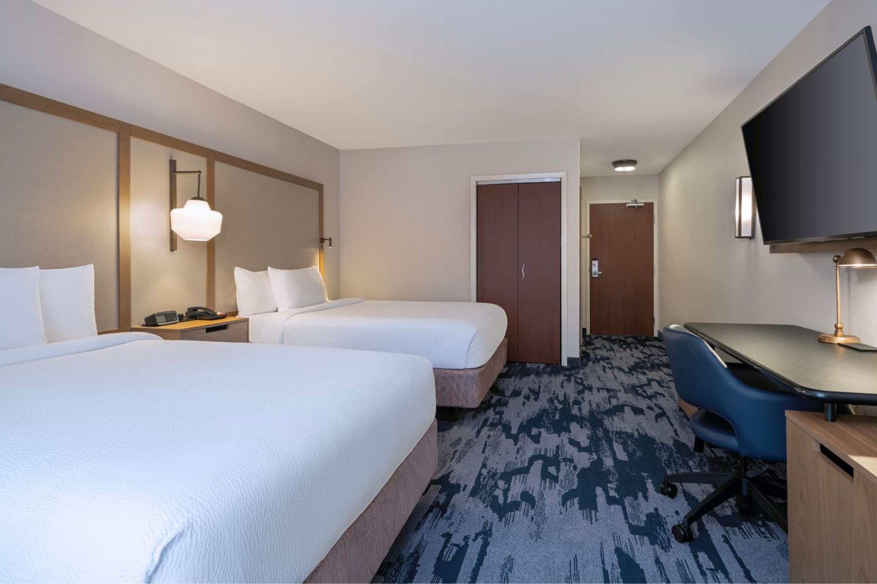 Queen Room with Two Queen Beds - Photo 1