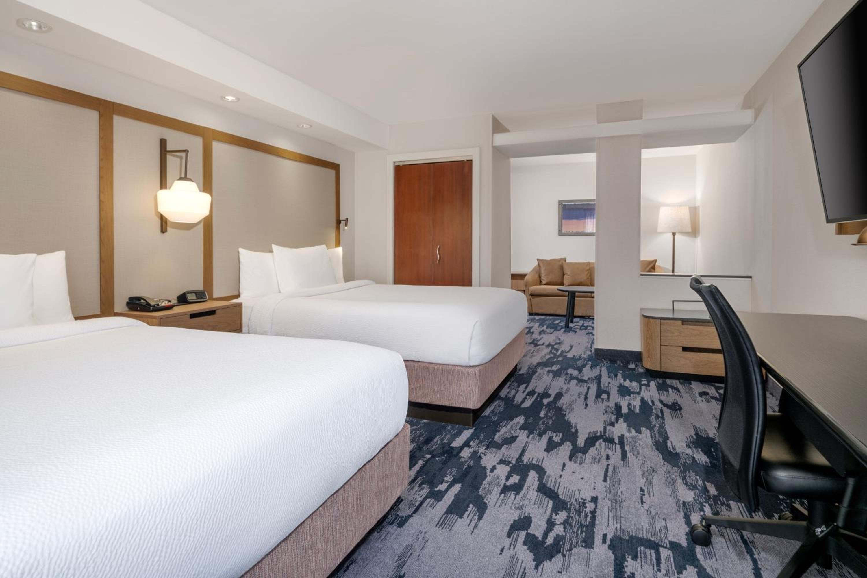 Executive Suite – 2 Queens - Photo 1
