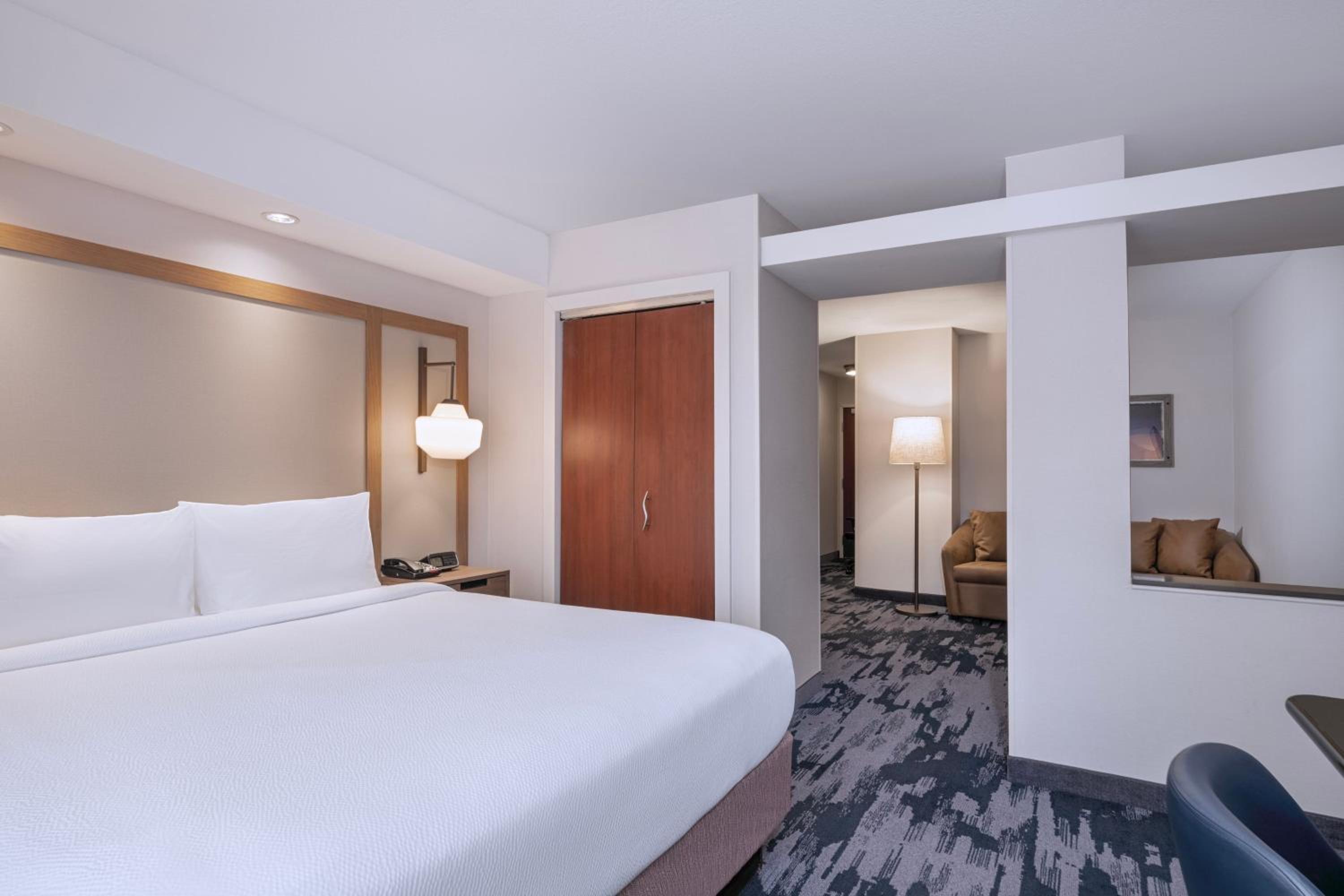 King Suite - Photo 2