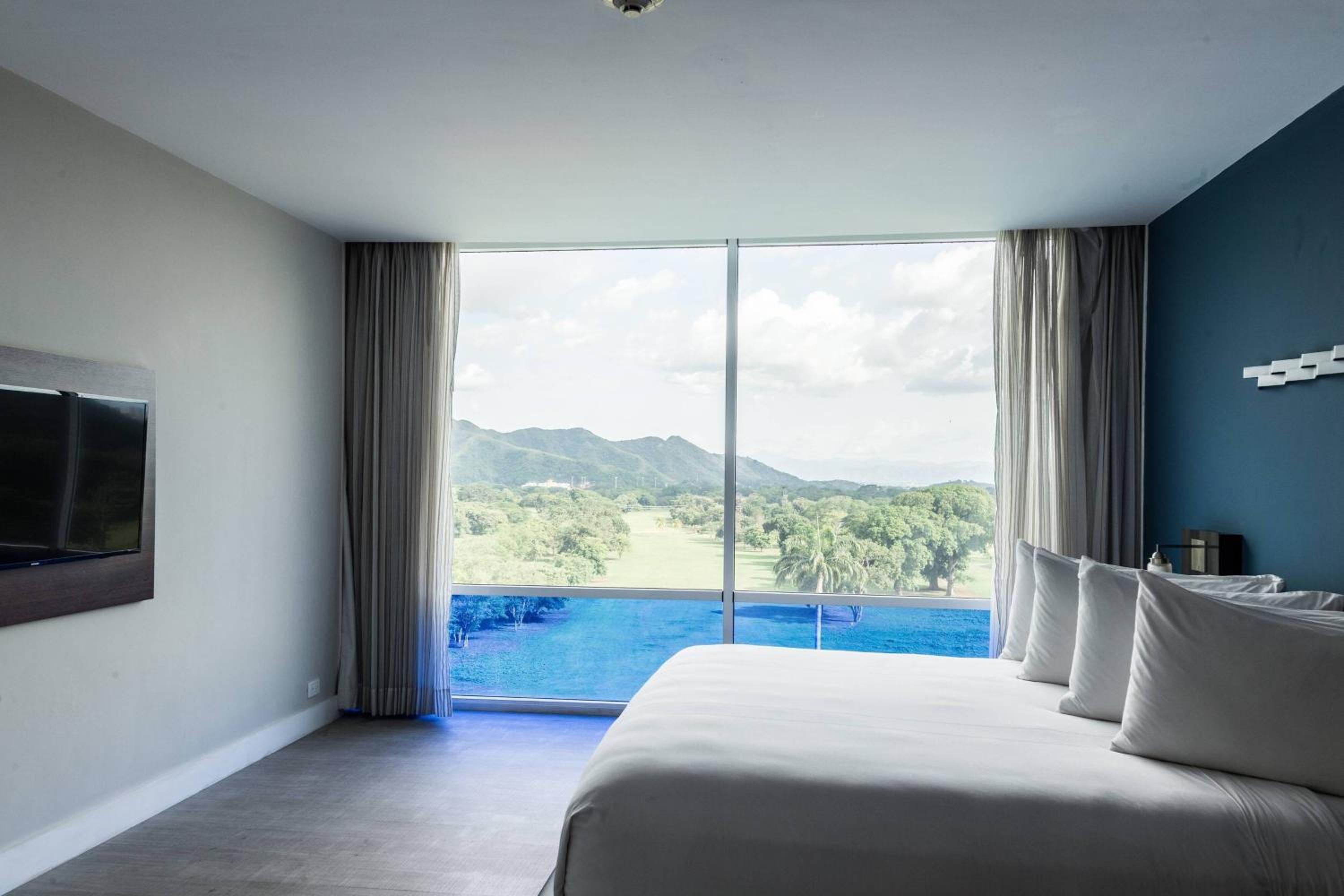 Standard King Room with Golf View