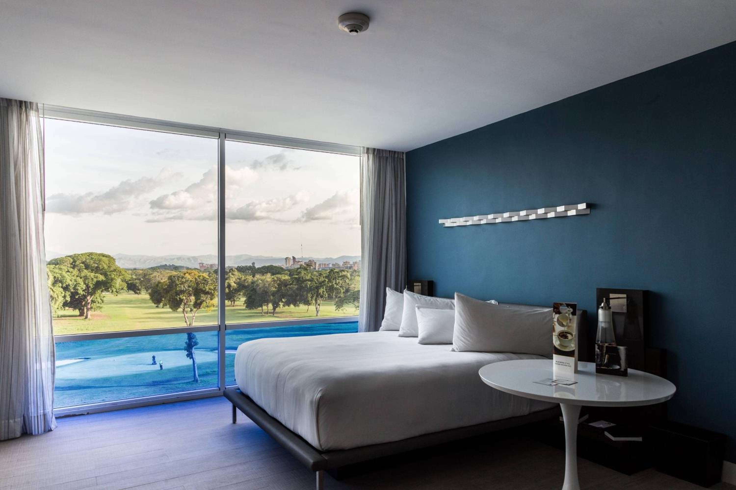 Standard King Room with Golf View photo 3