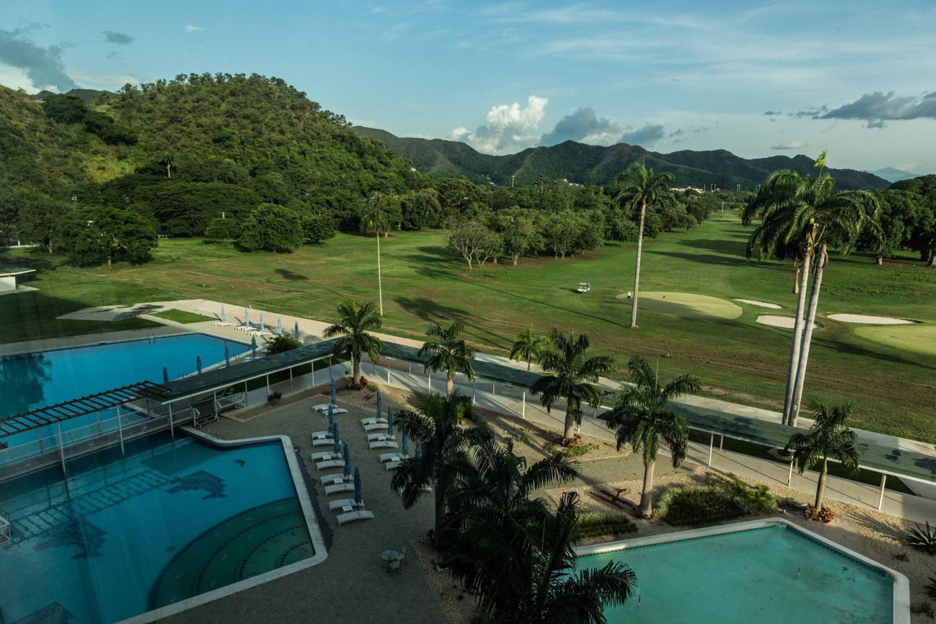Standard Double Room with 2 Double Beds and Golf View photo 2