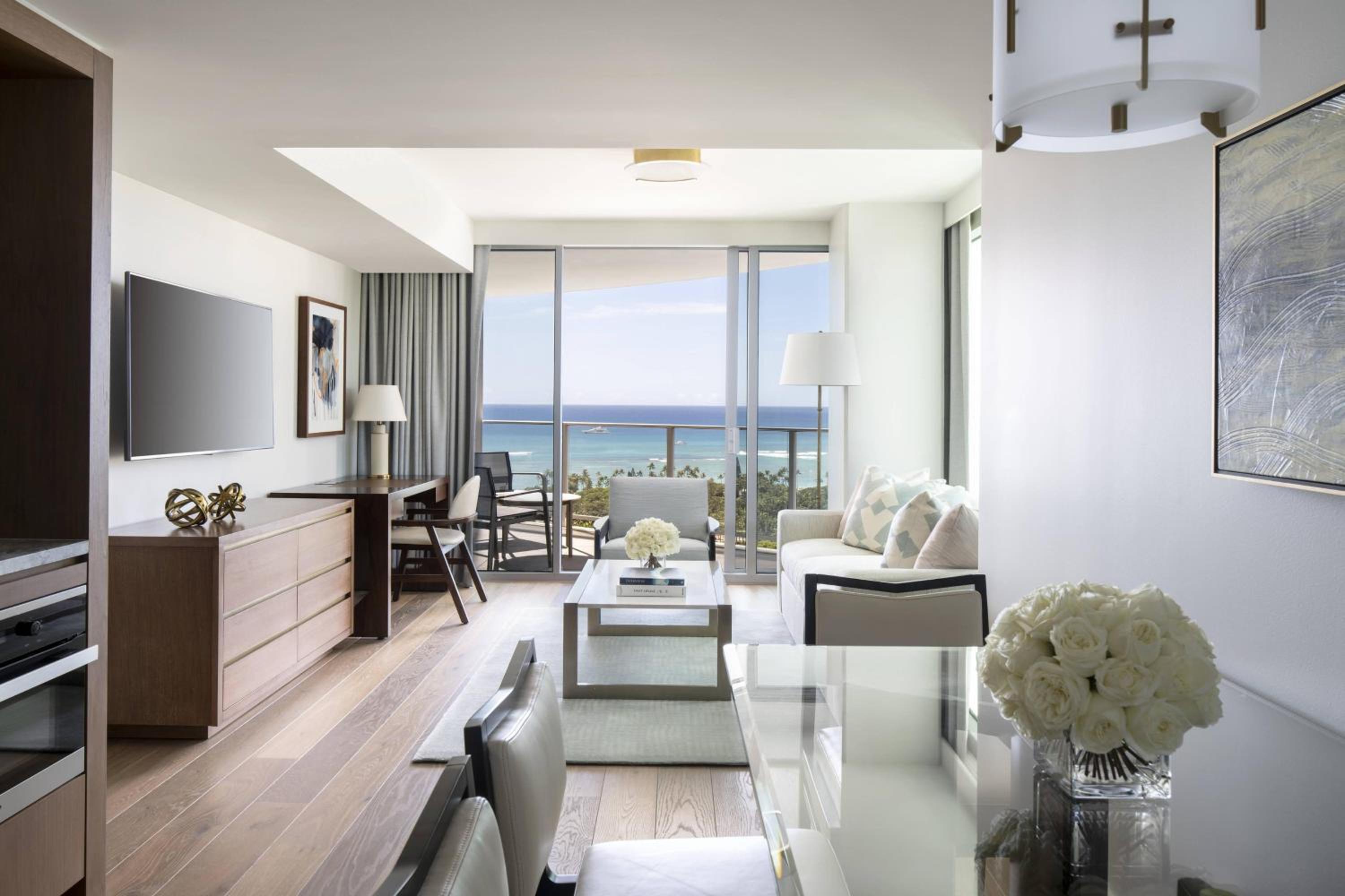 Deluxe Corner Suite with Ocean View