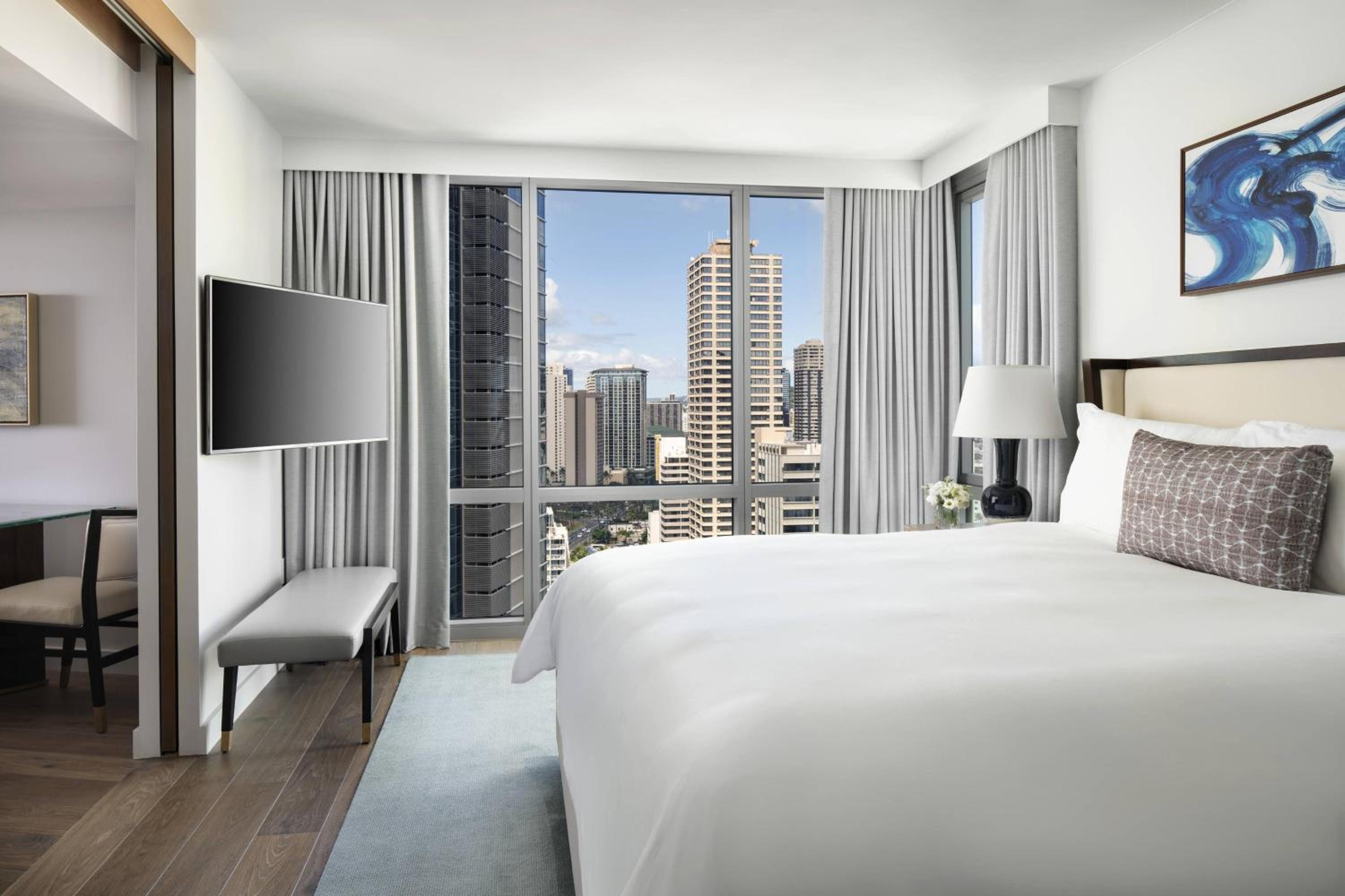Deluxe Corner Suite with Ocean View