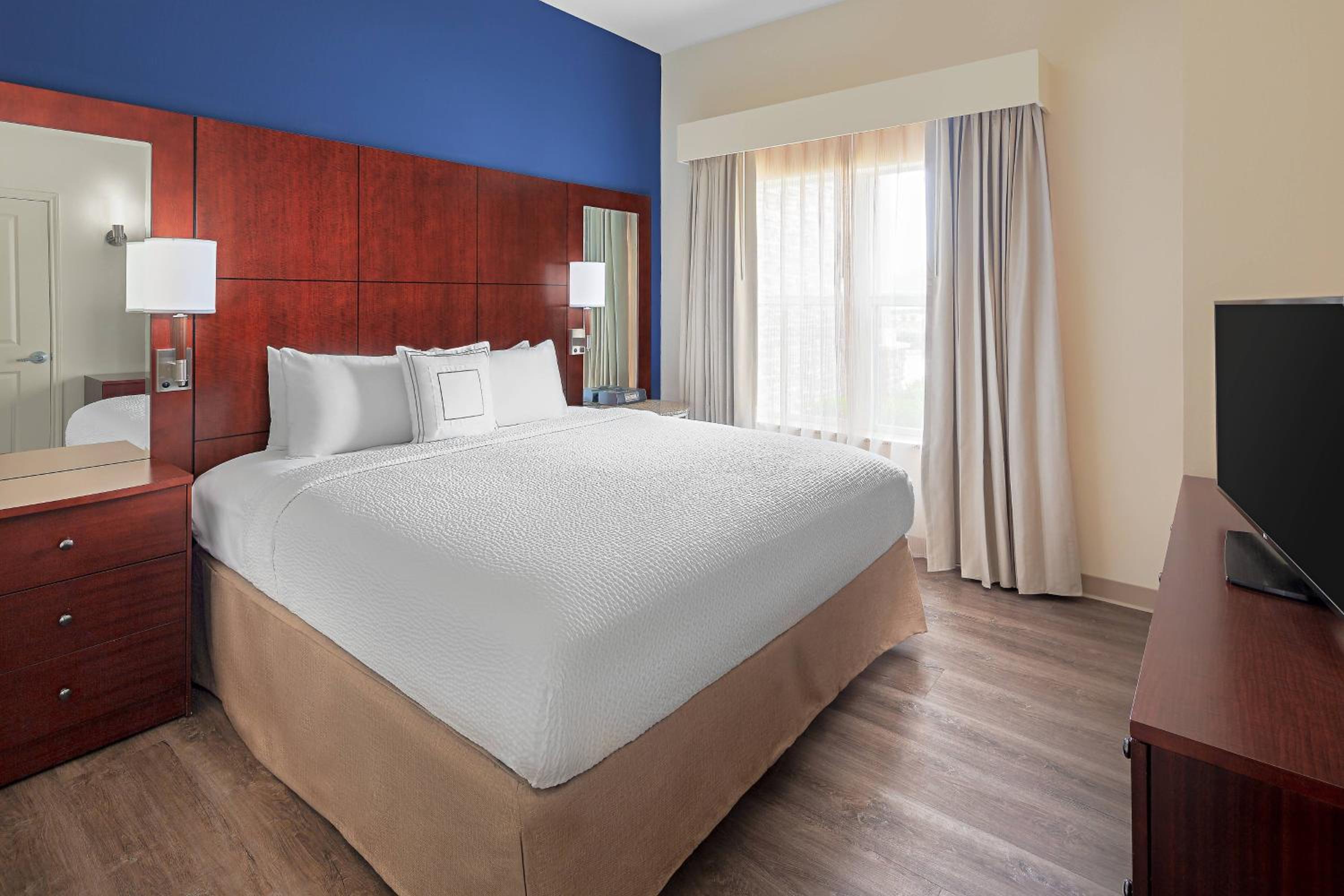 Larger One Bedroom, 1 Bedroom Larger Suite, 1 King, Sofa bed - Photo 1