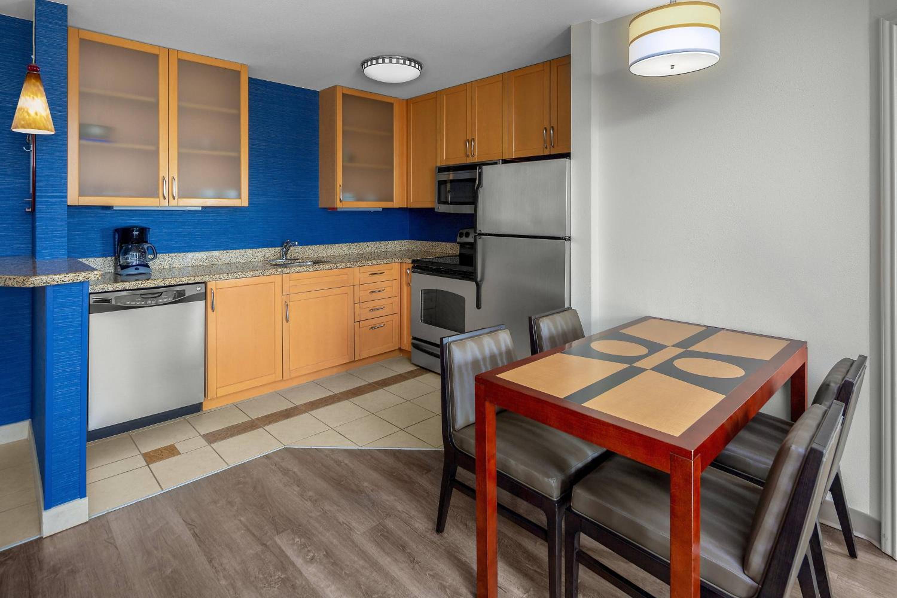 2 Bedroom Suite - Photo 3