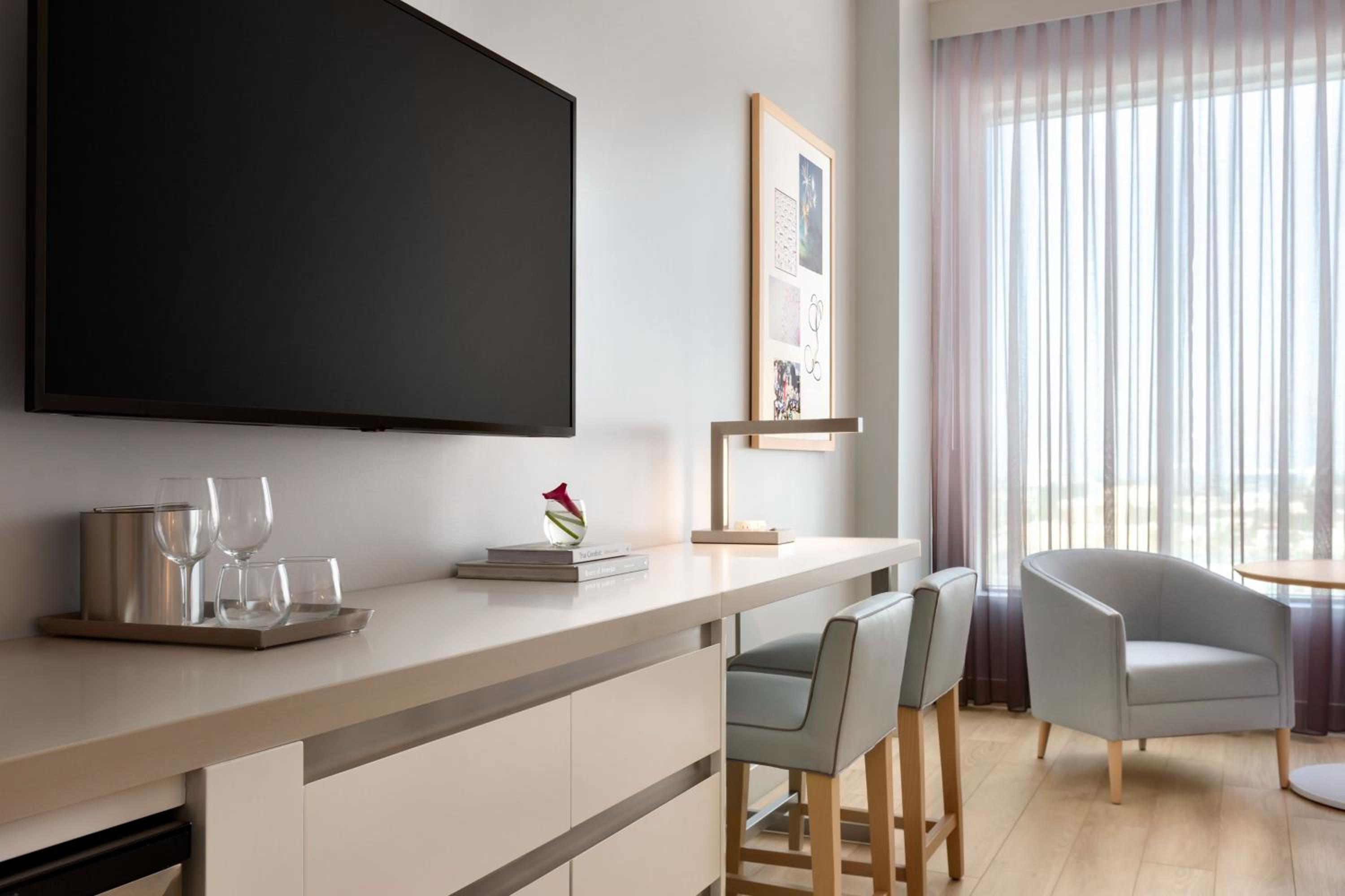 Queen Room with Two Queen Beds and Park View - Photo 8