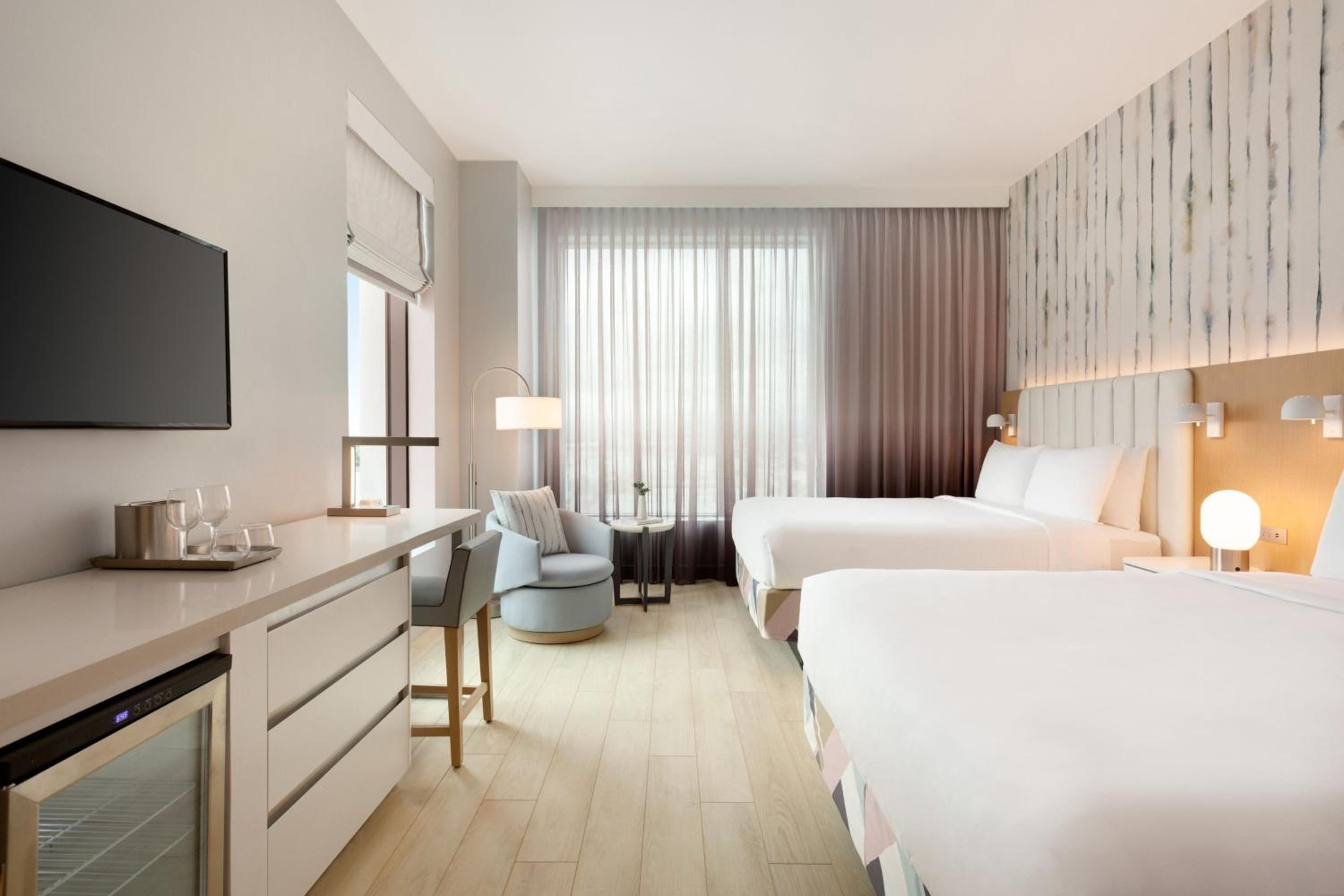 Queen Room with Two Queen Beds and Park View - Photo 2