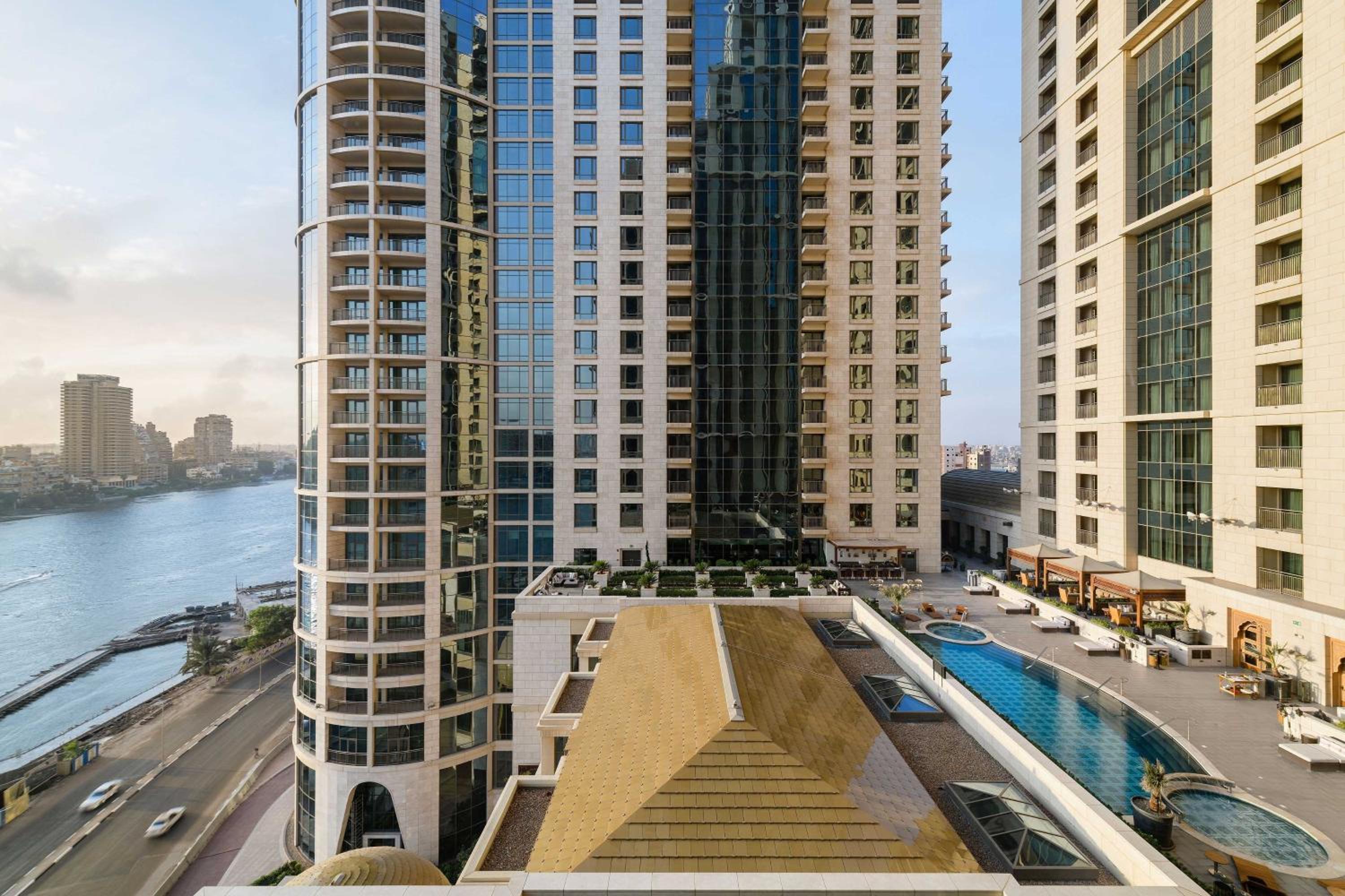 Metropolitan Suite, 1 Bedroom Suite, 1 King, Partial Nile View