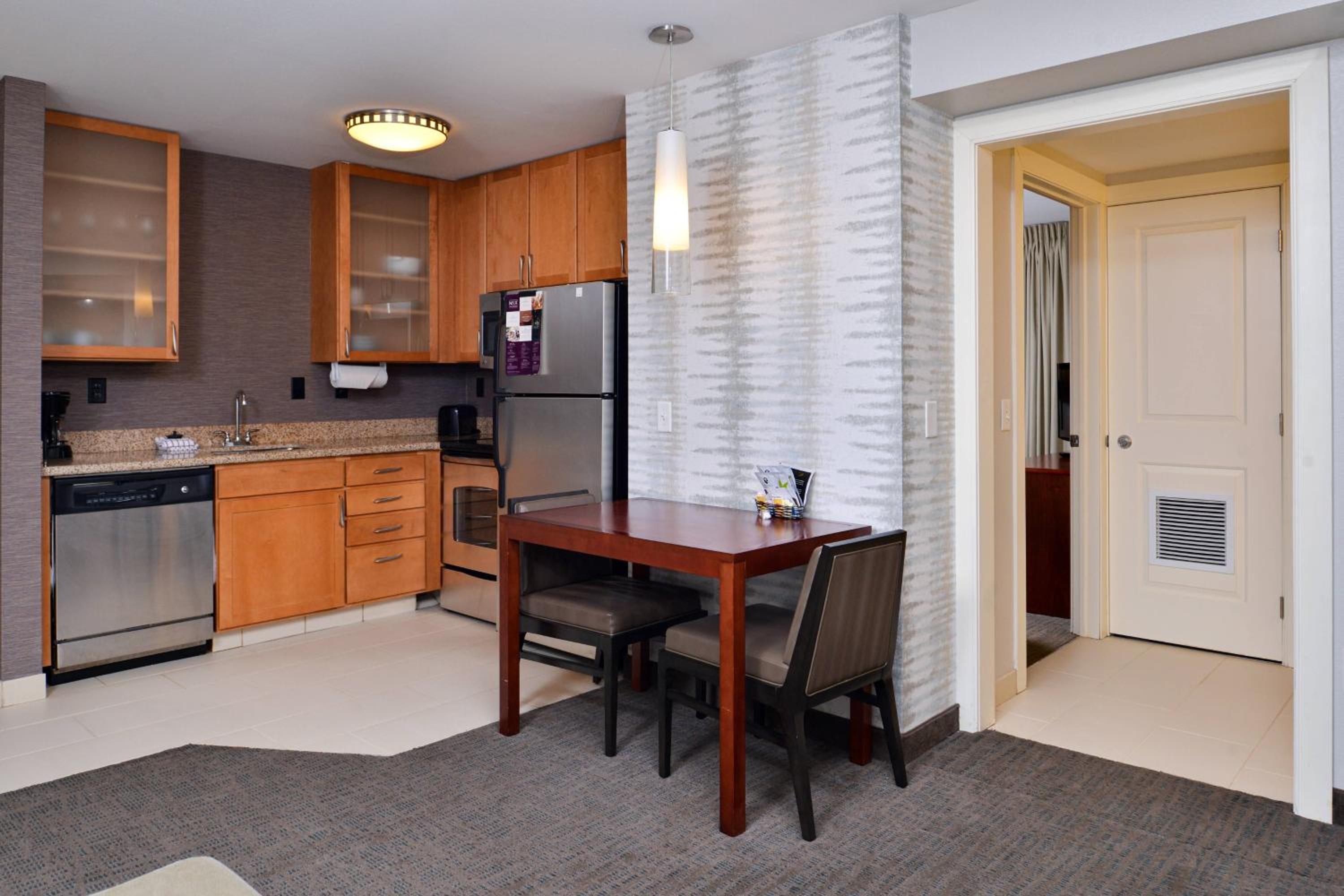 1 Bedroom Suite, 1 King - Photo 2