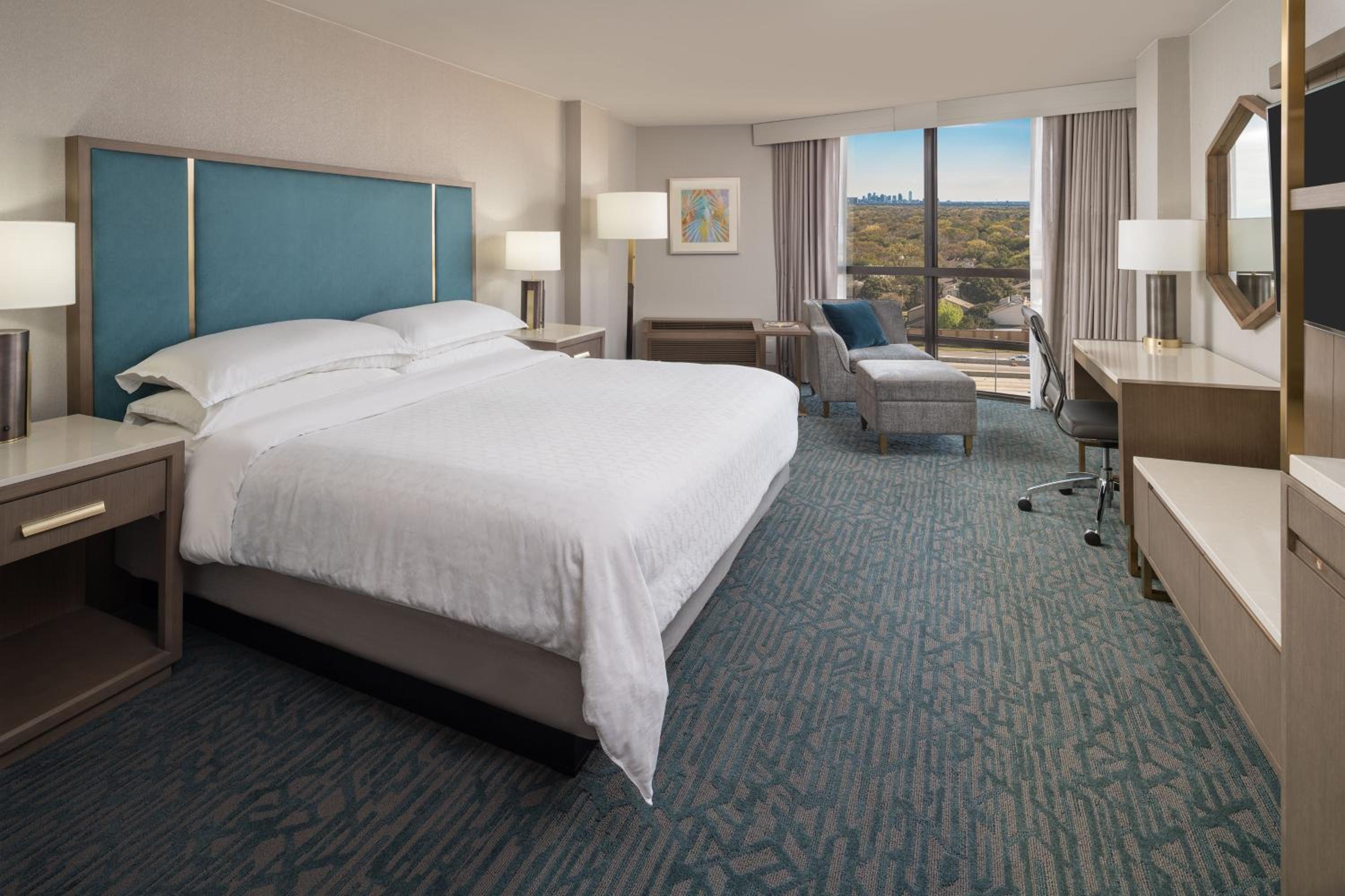 Club level, Guest room, 1 King - Photo 1