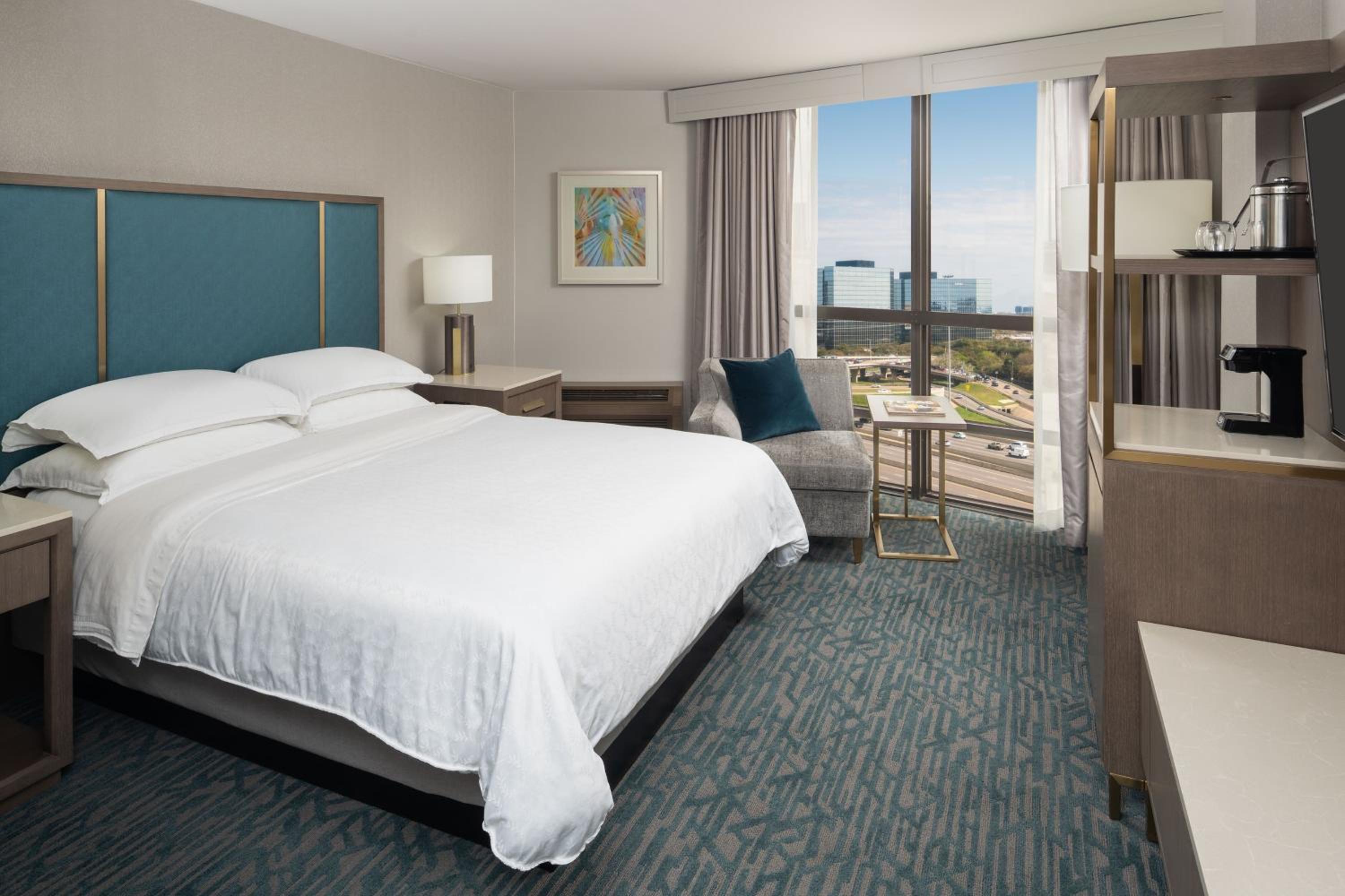 Club level, Guest room, 1 King - Photo 2