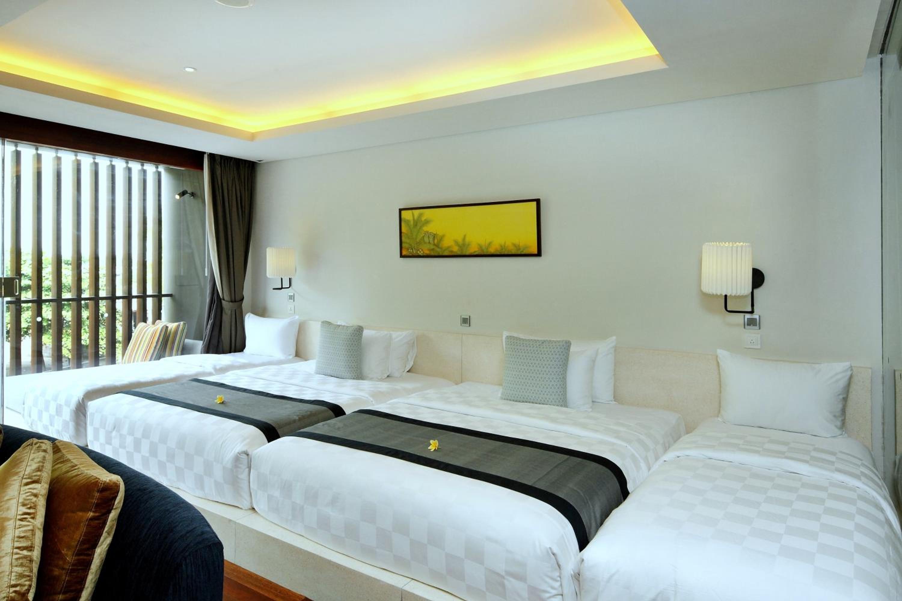 Family Suite (6 Adults) with Free Sauna & Ice Plunge Facilities